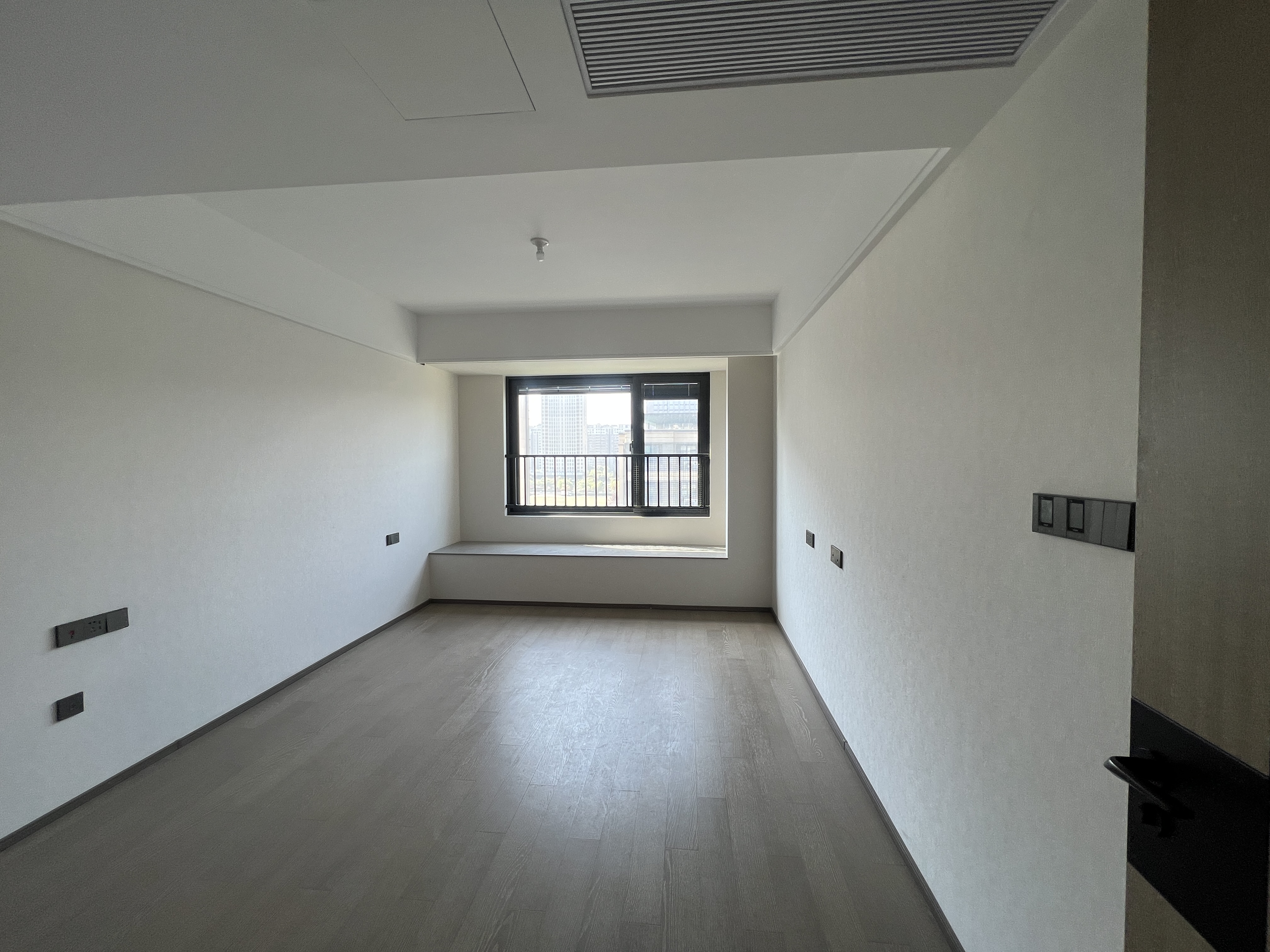 万科官山望 4室2厅2卫 168m²