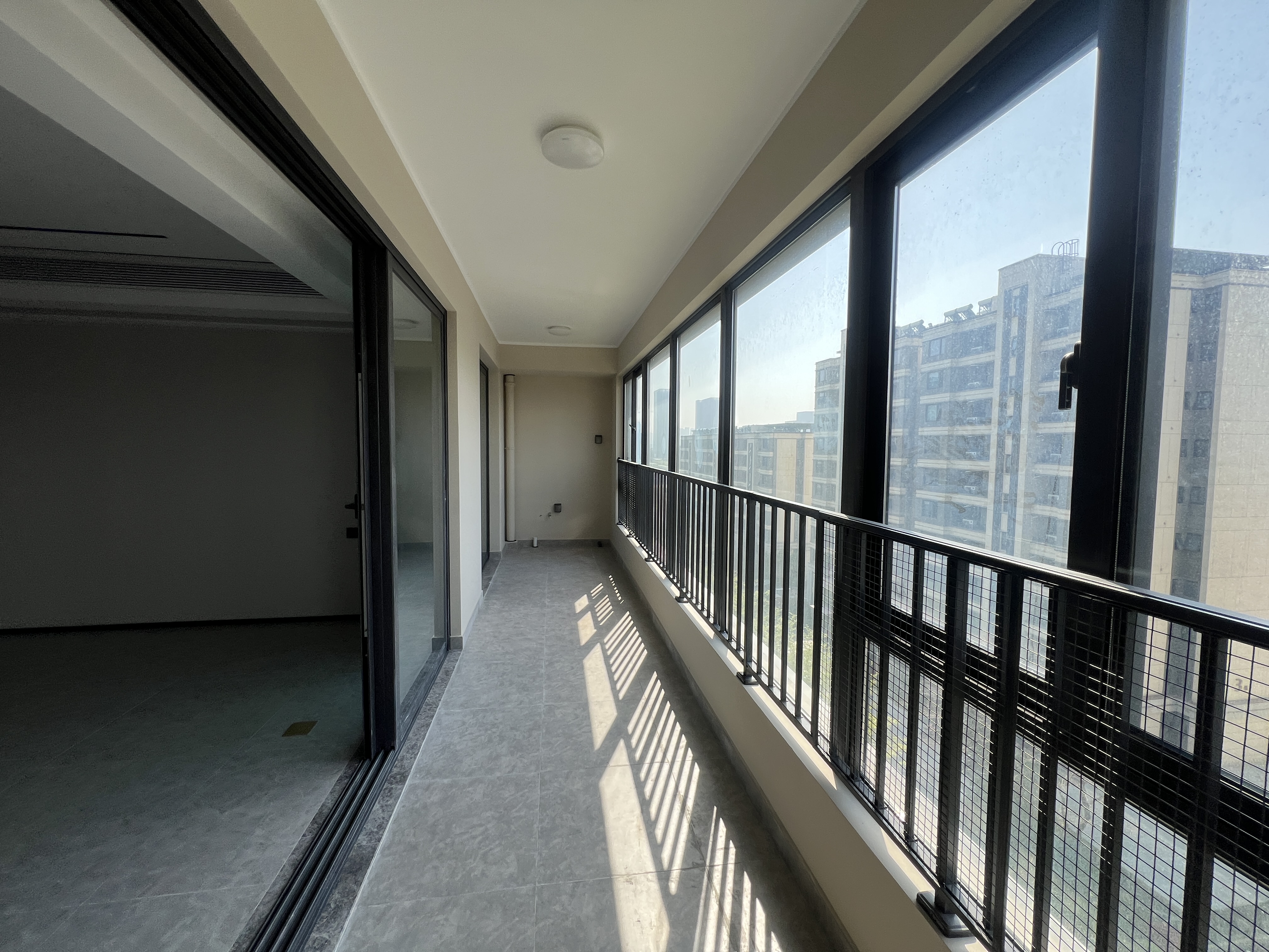 万科官山望 4室2厅2卫 168m²