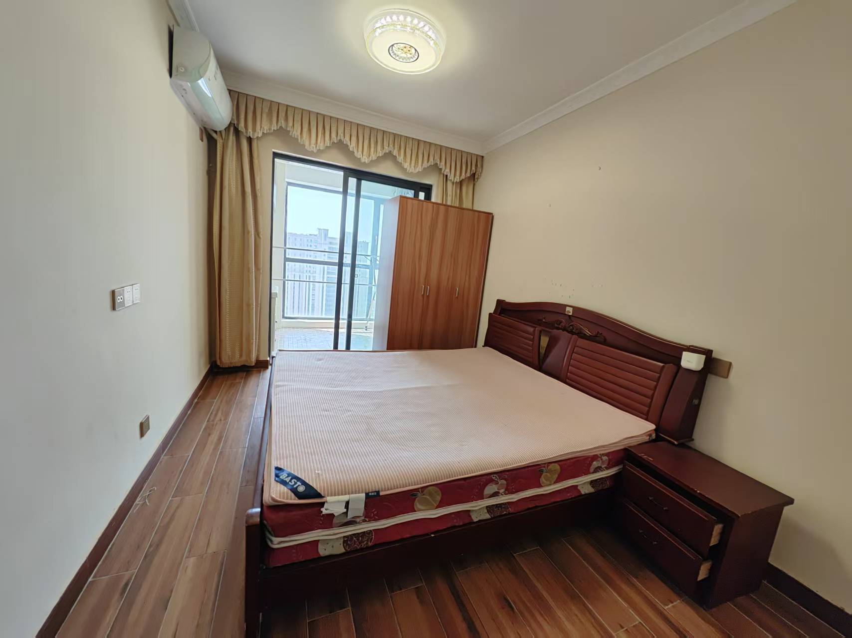 万达华府 4室2厅2卫 141m²
