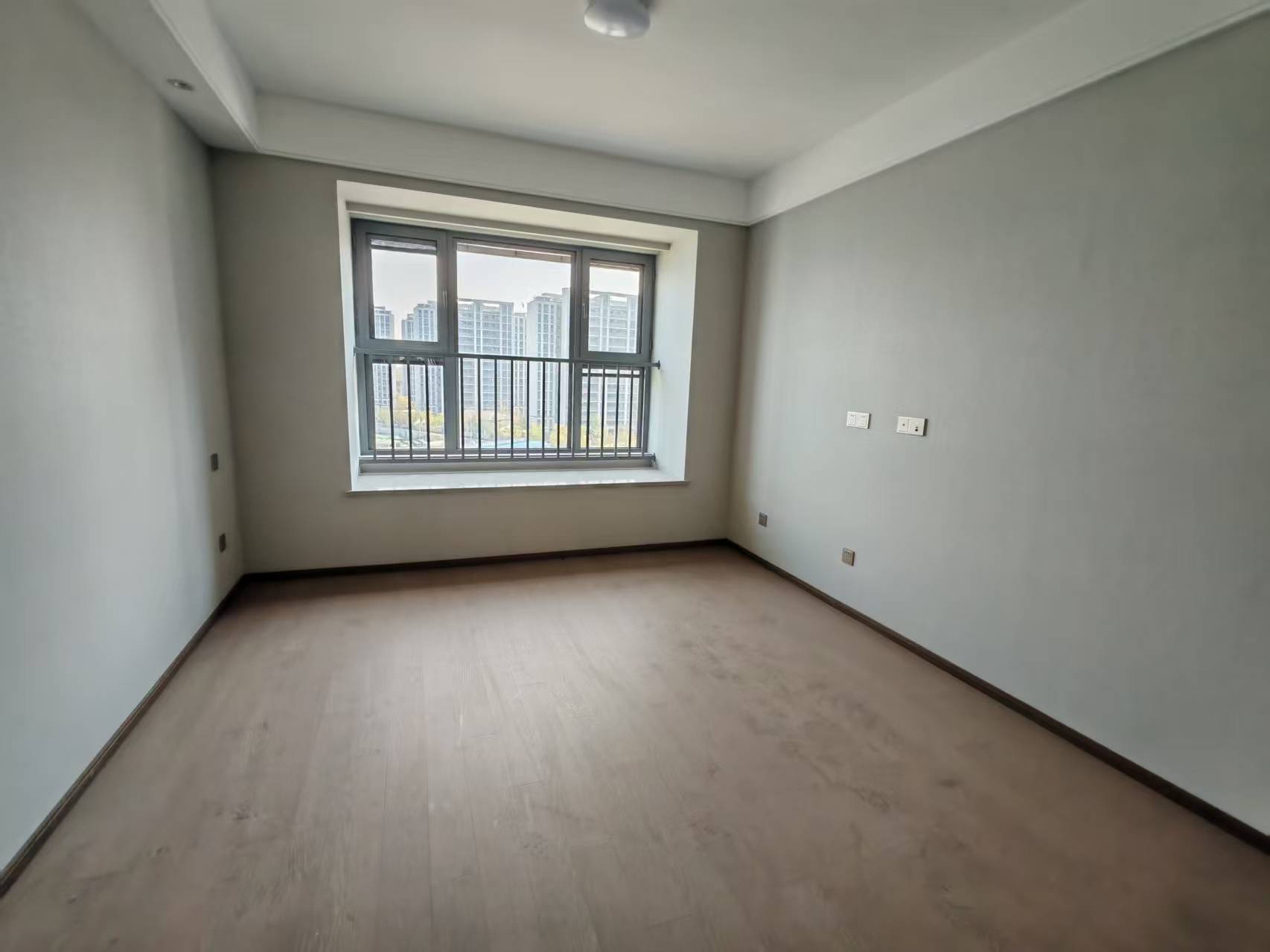 长泰滨河国际 4室2厅2卫 127m²