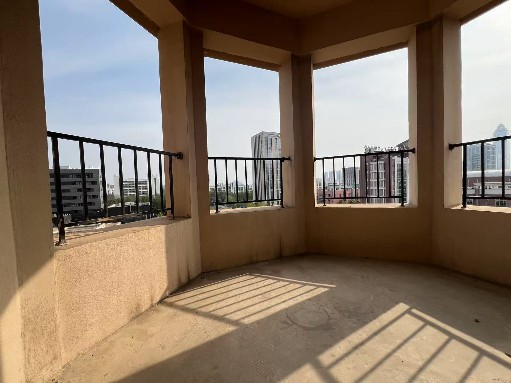 中南世纪花城三期 3室2厅2卫 131.04m²