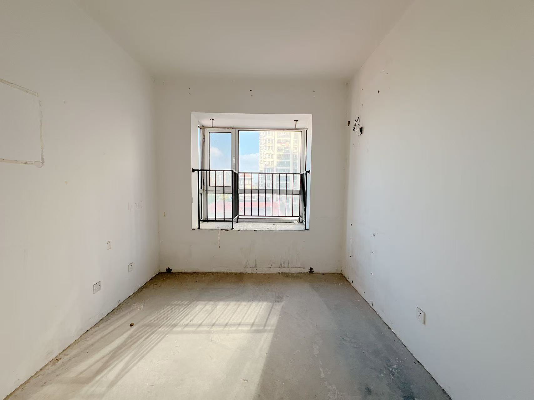 中南世纪花城三期 3室2厅2卫 131m²