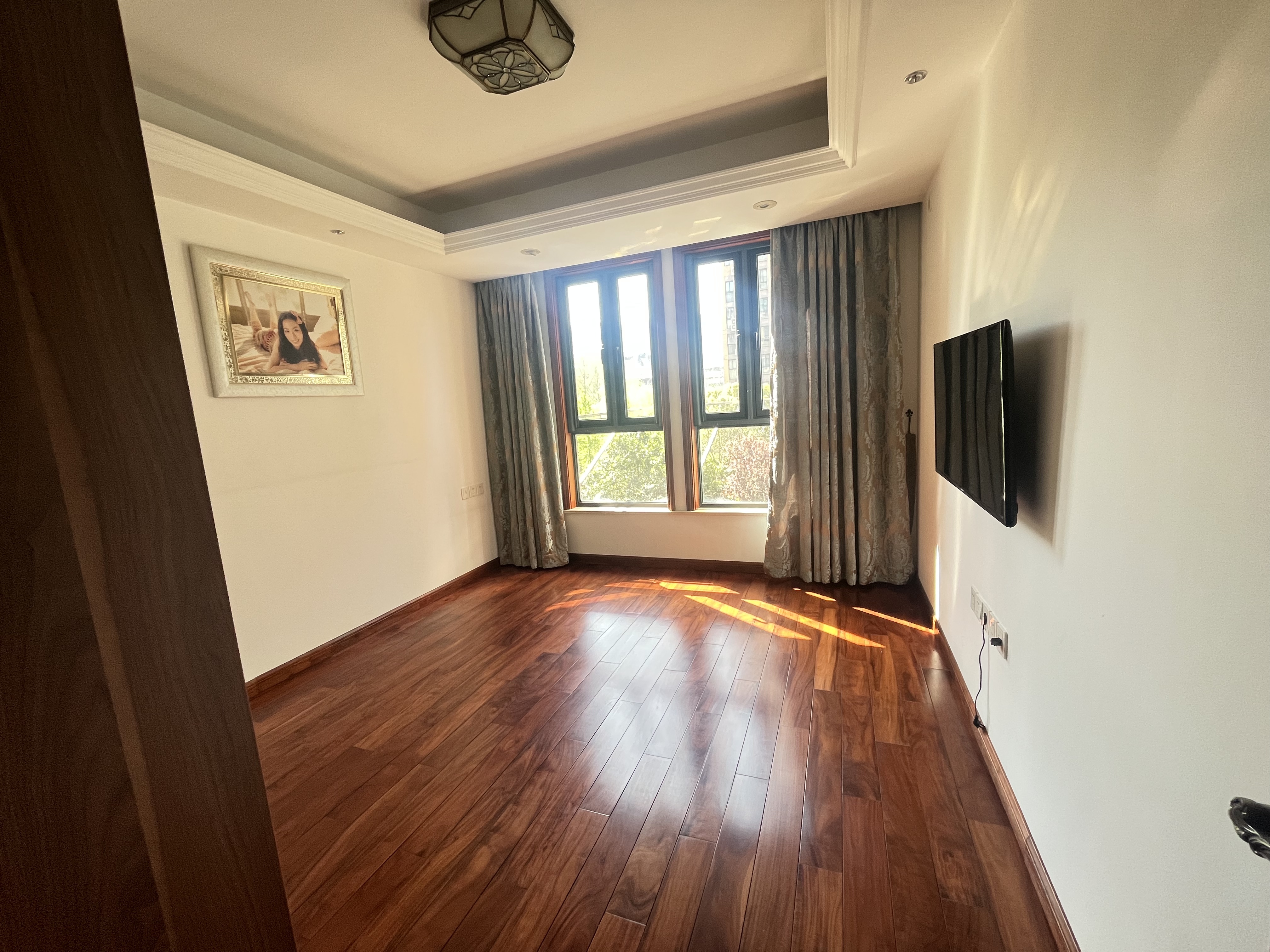 友谊嘉御龙庭 5室2厅2卫 220.00m²