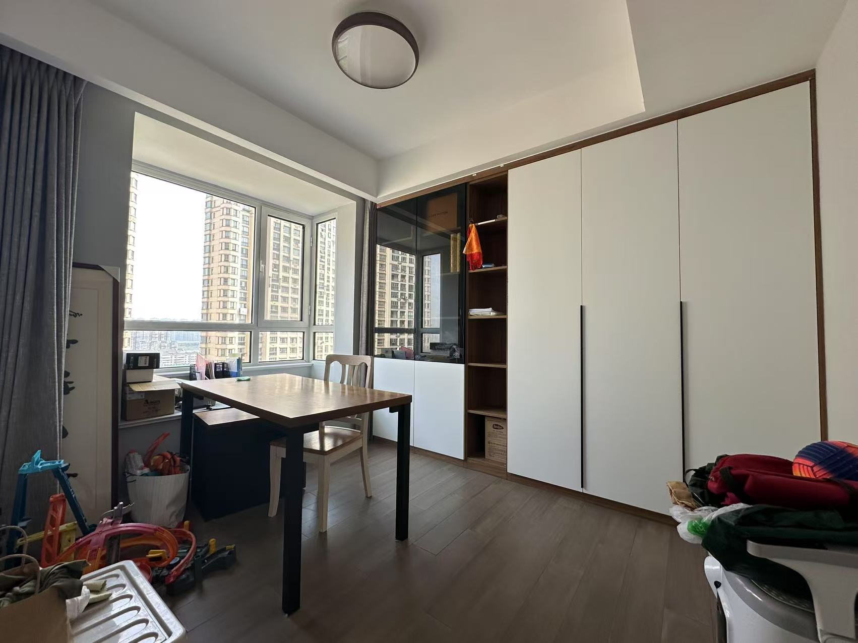 中南世纪花城三期 4室2厅2卫 160m²