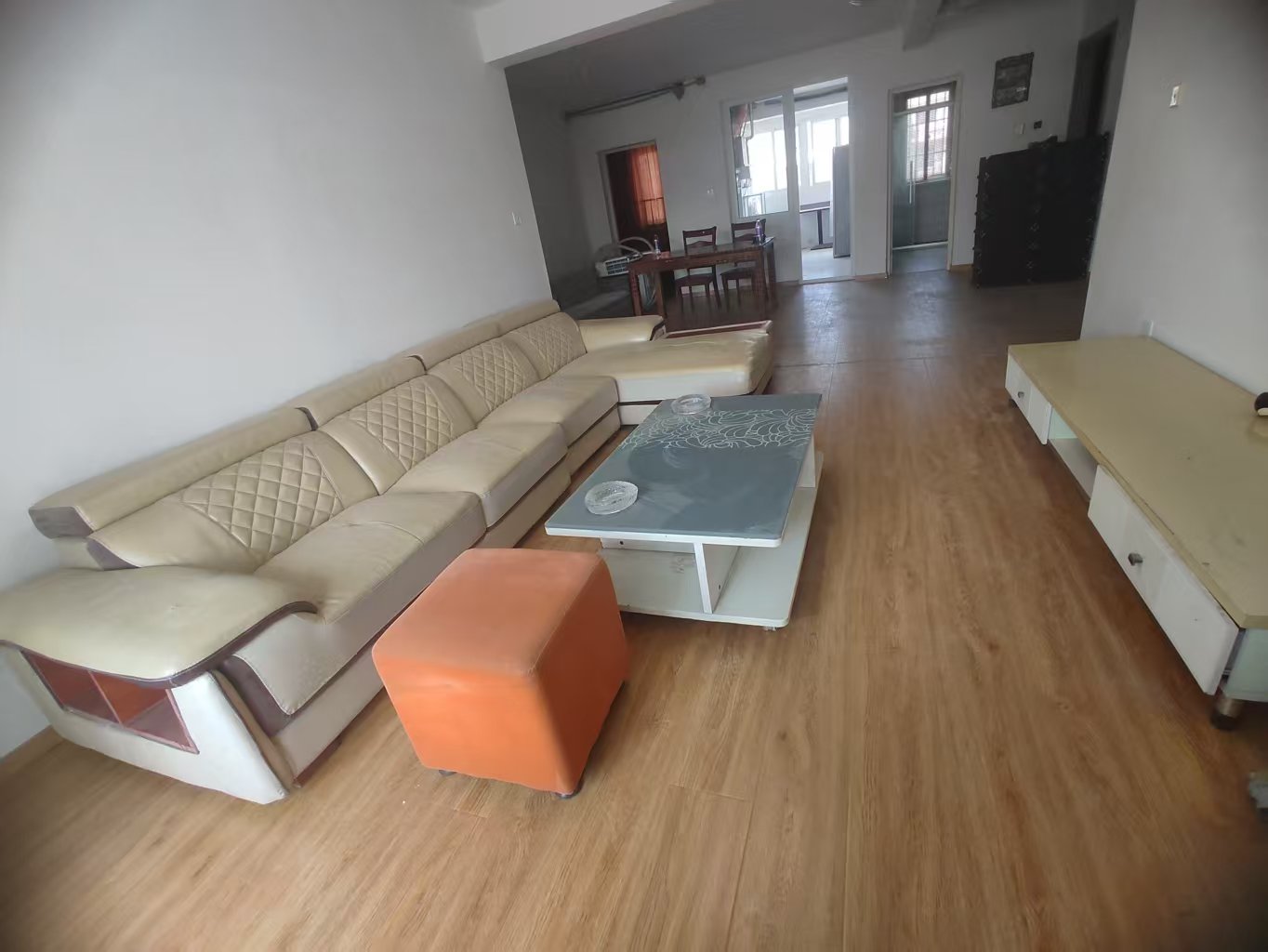 景和花苑 3室2厅2卫 137m²