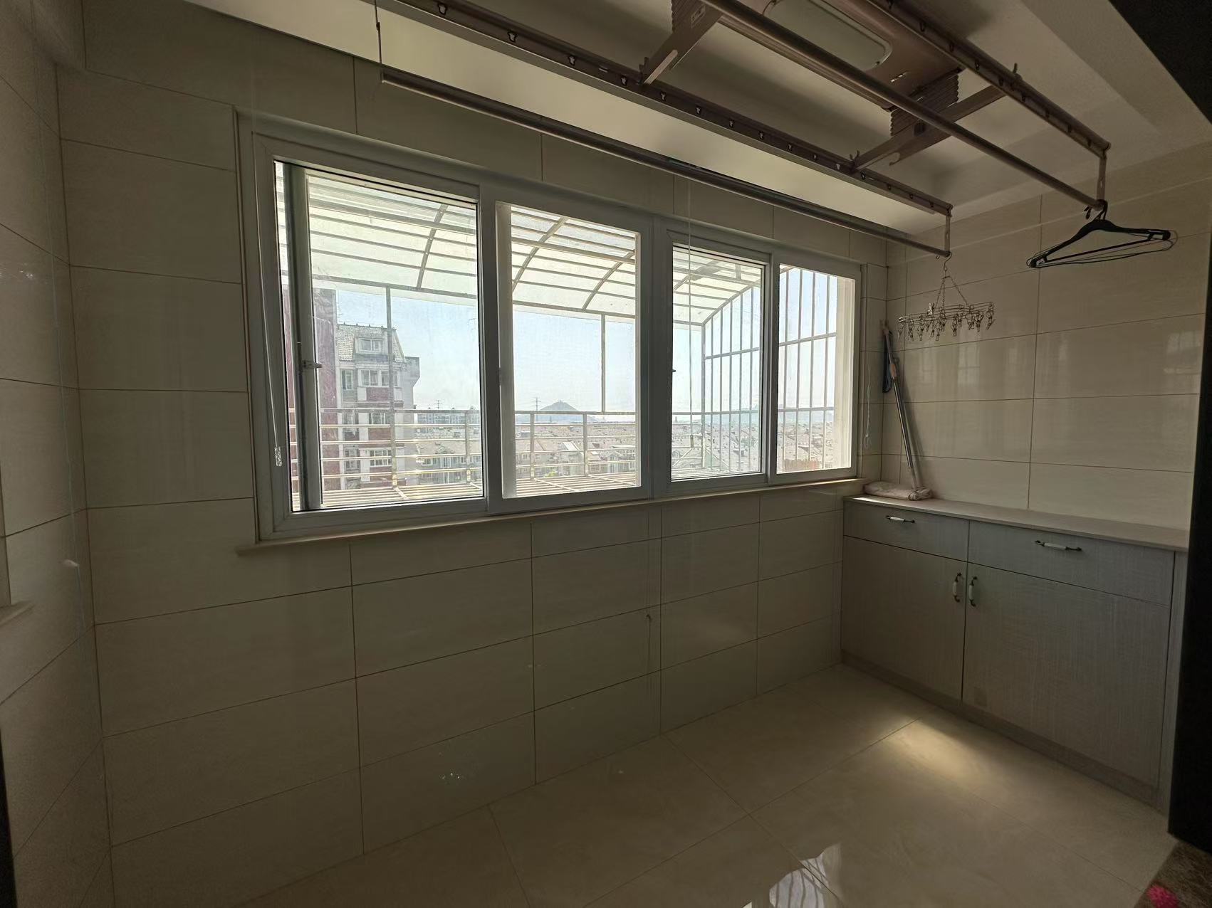 新港花苑 3室1厅1卫 107.00m&sup2;