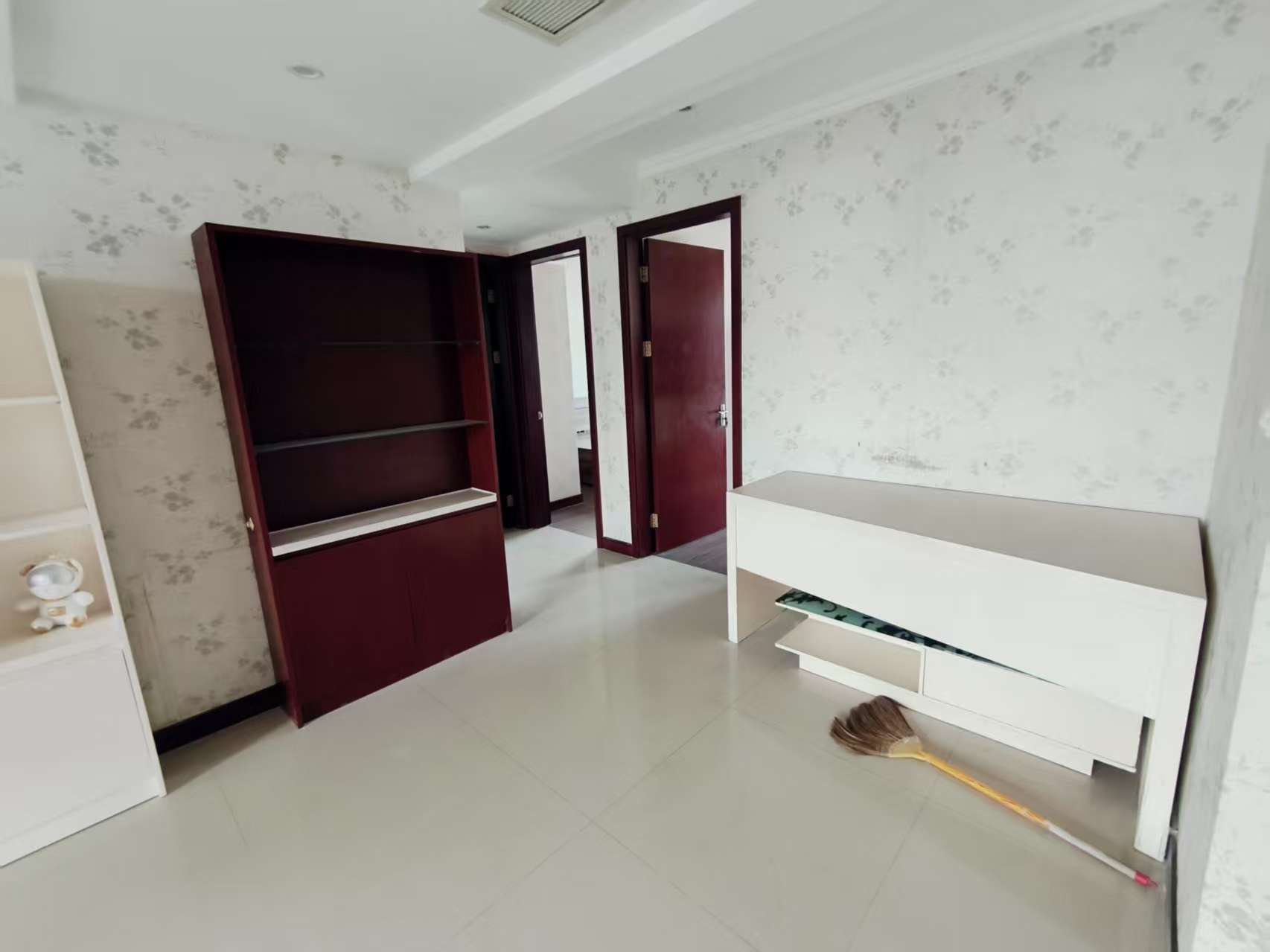 绿城玉兰公寓 3室2厅1卫 122m²