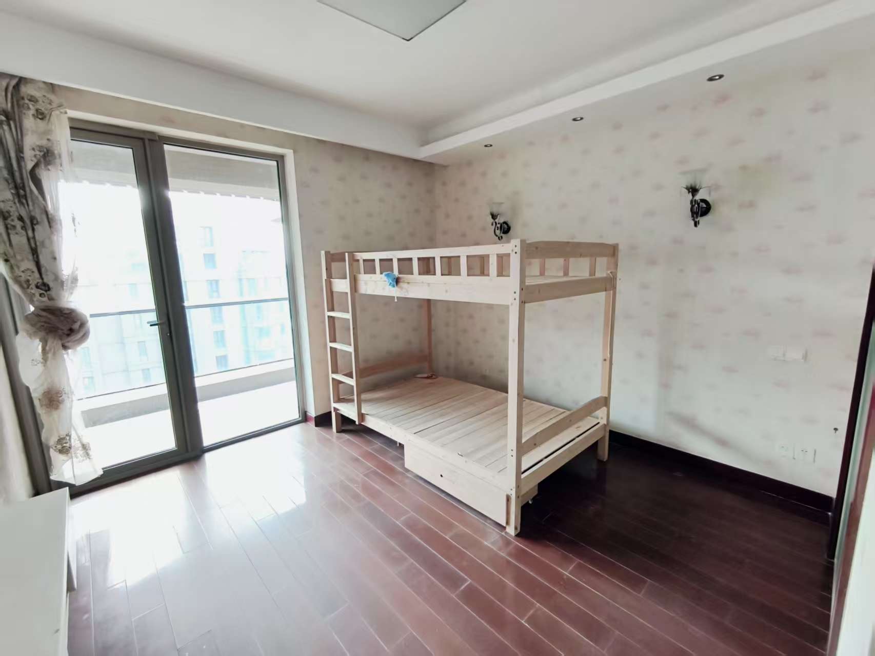 绿城玉兰公寓 3室2厅1卫 122m²