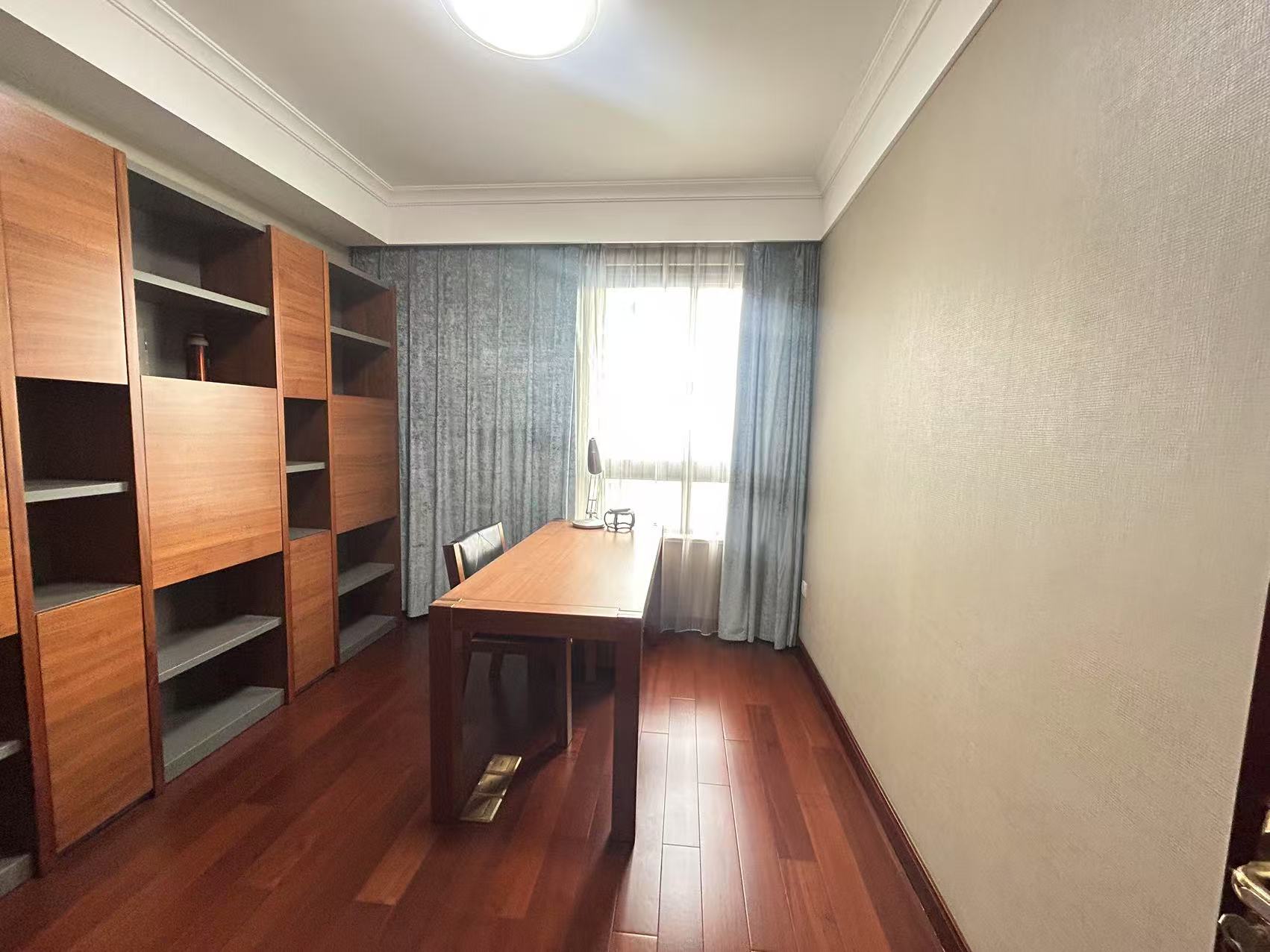 万濠华府 4室2厅3卫 194.46m²