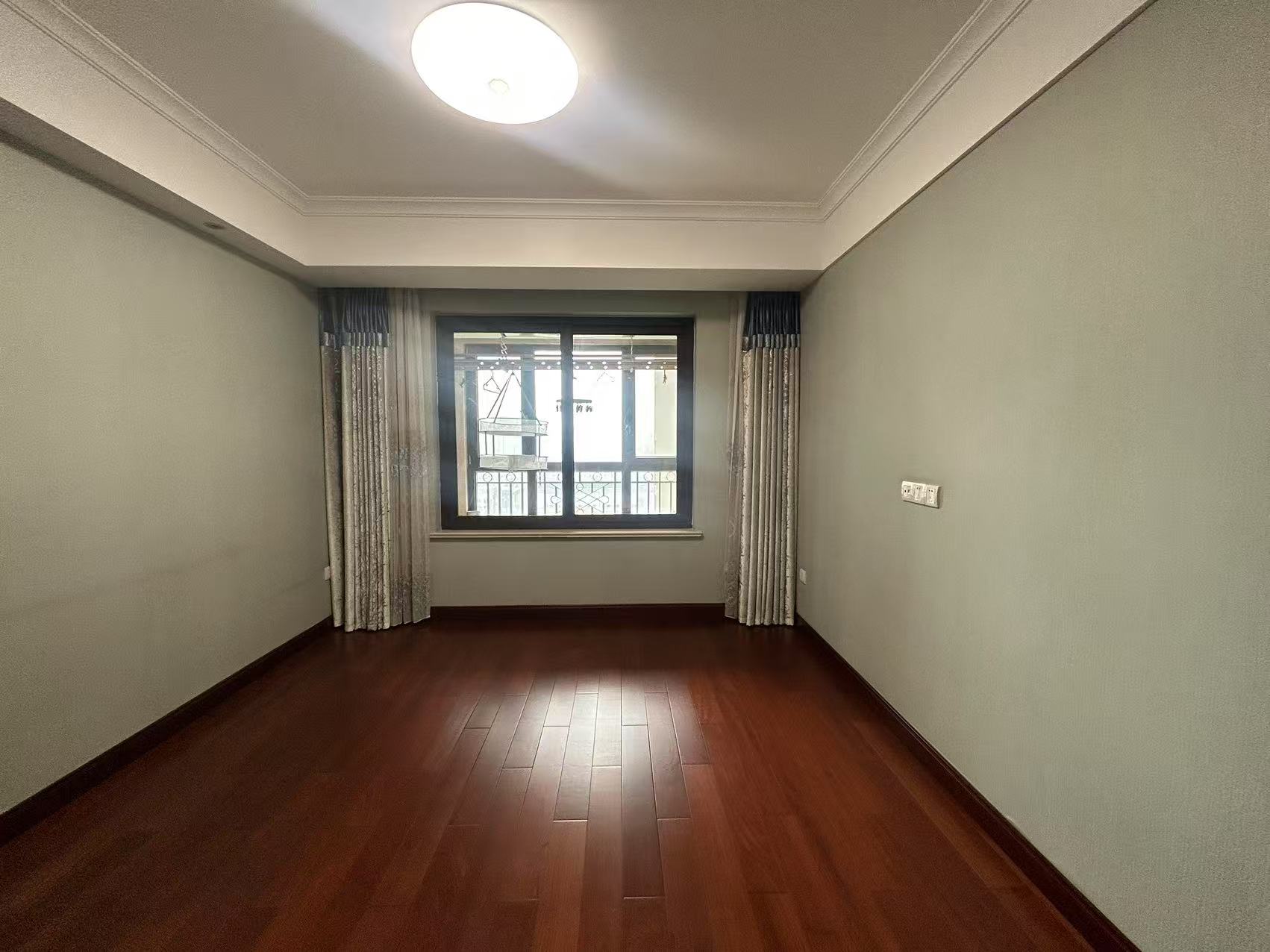 万濠华府 4室2厅3卫 194.46m²