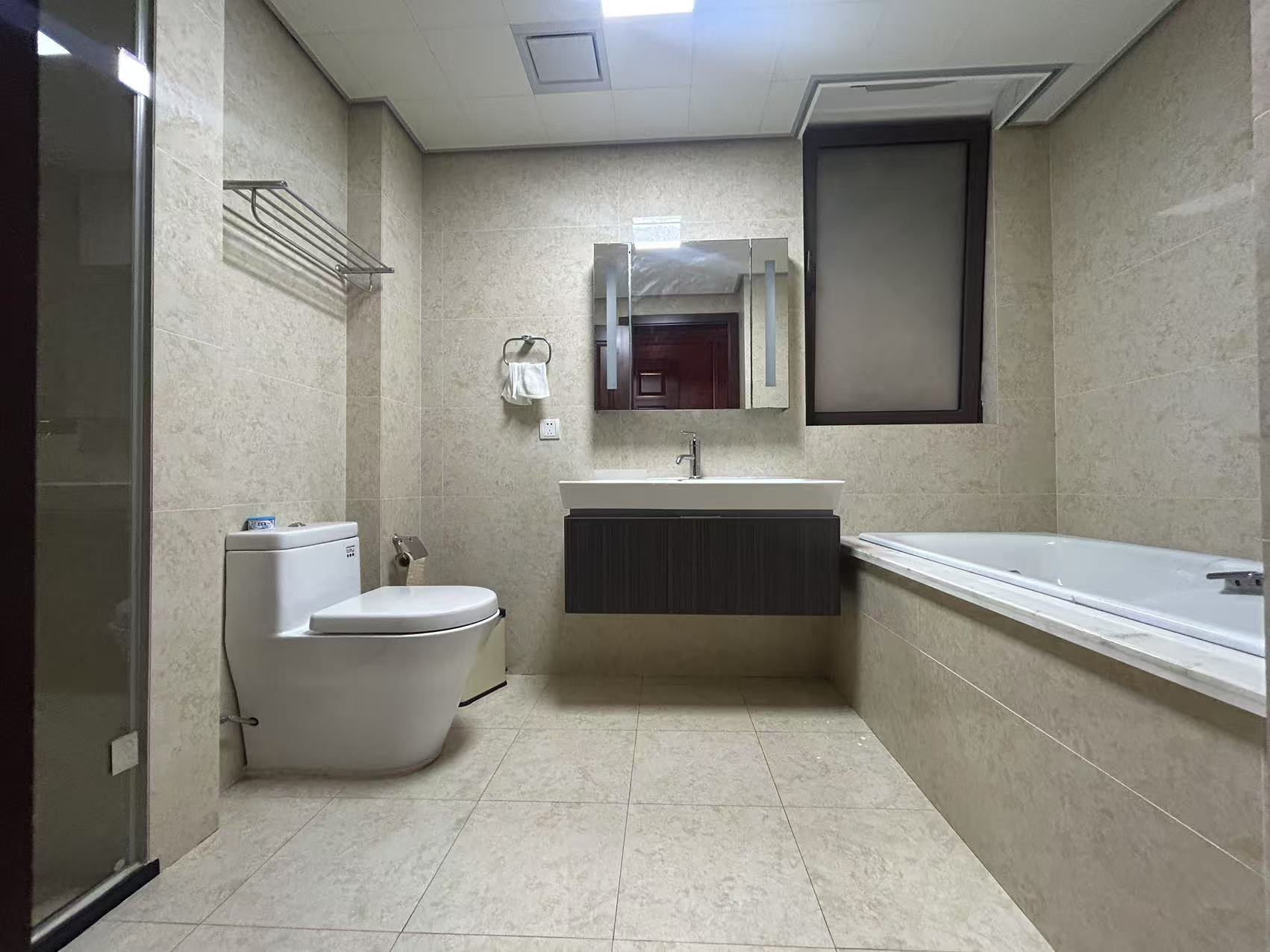 万濠华府 4室2厅3卫 194.46m²