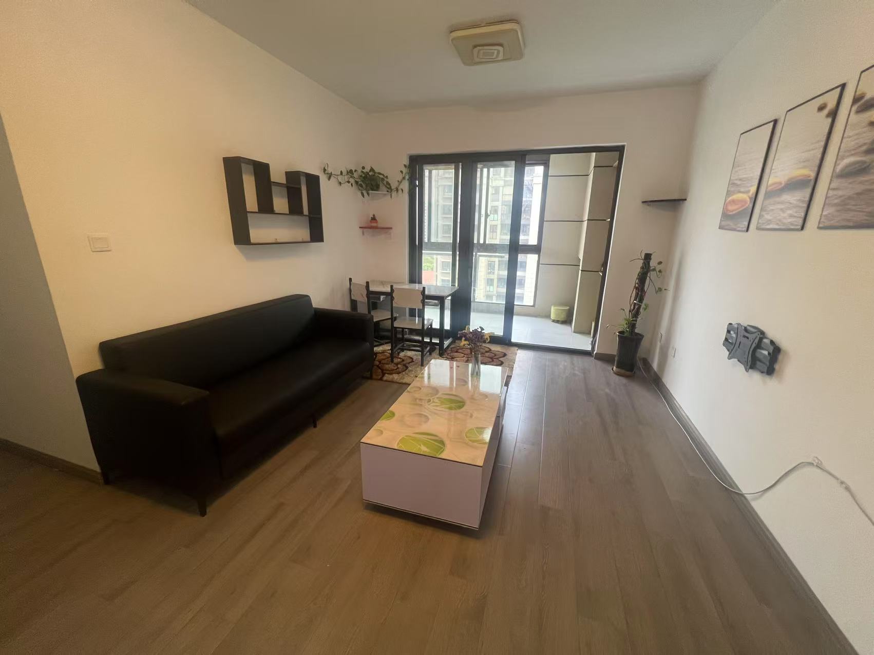 皇家花园北区 3室2厅1卫 97m²