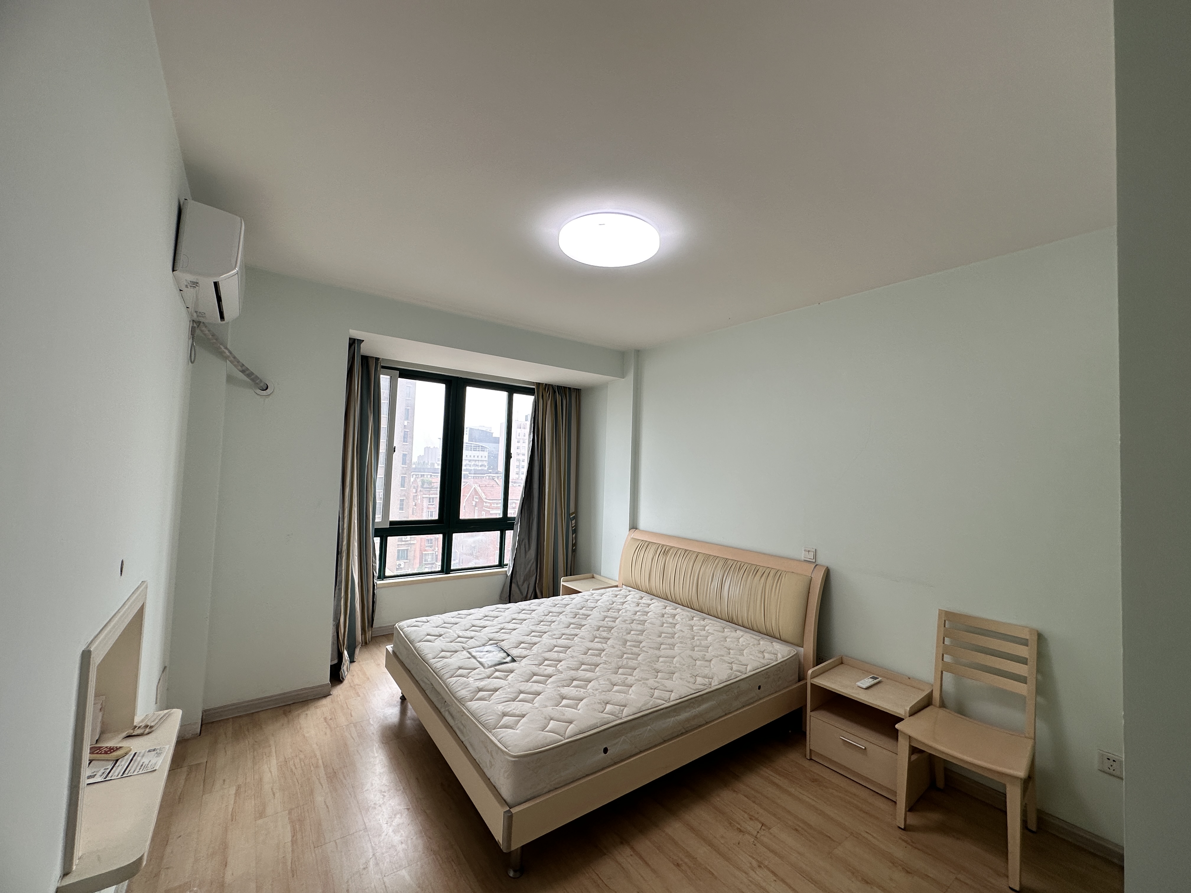 名都广场 3室2厅2卫 205m&sup2;