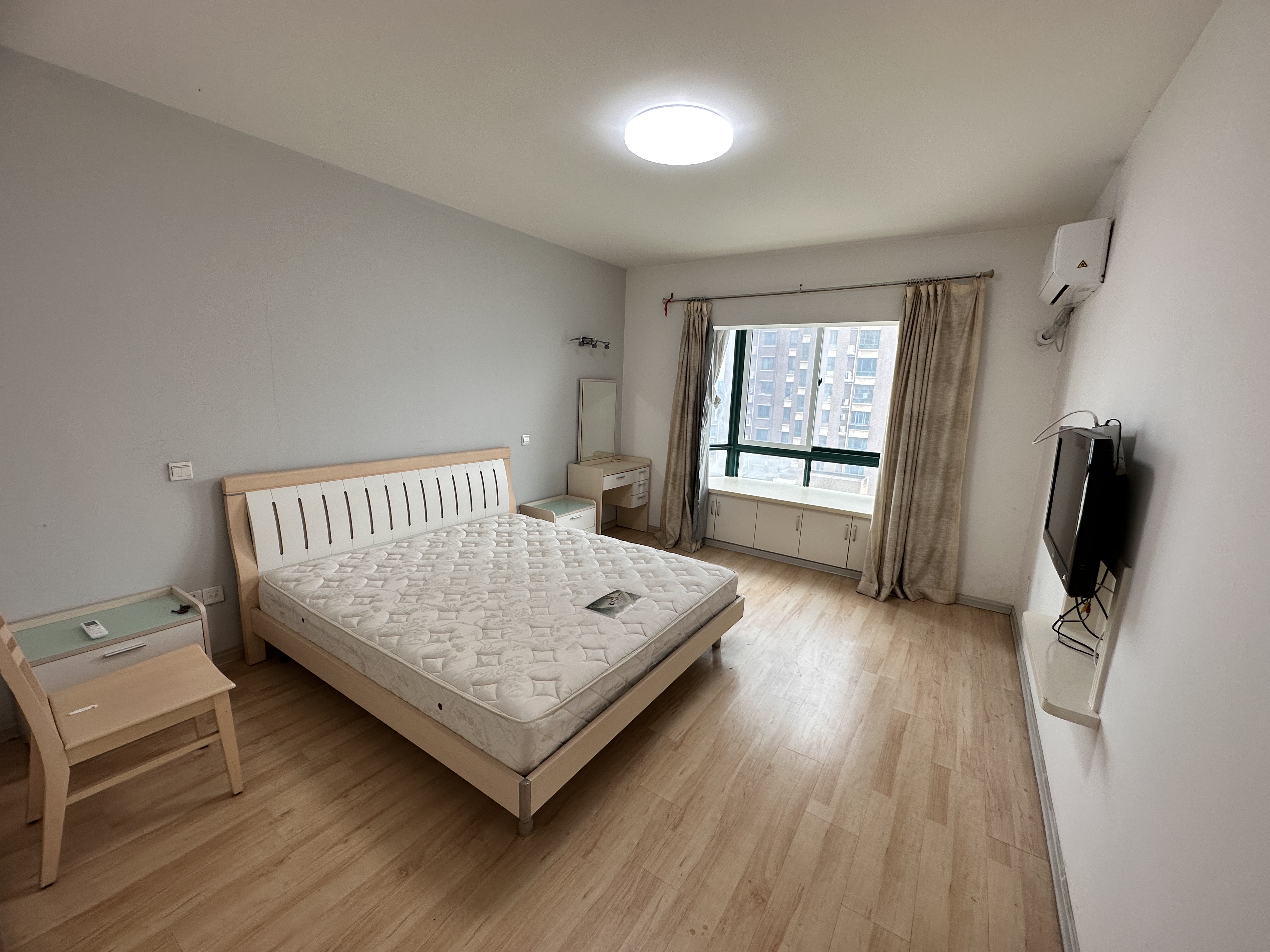 名都广场 3室2厅2卫 205m&sup2;