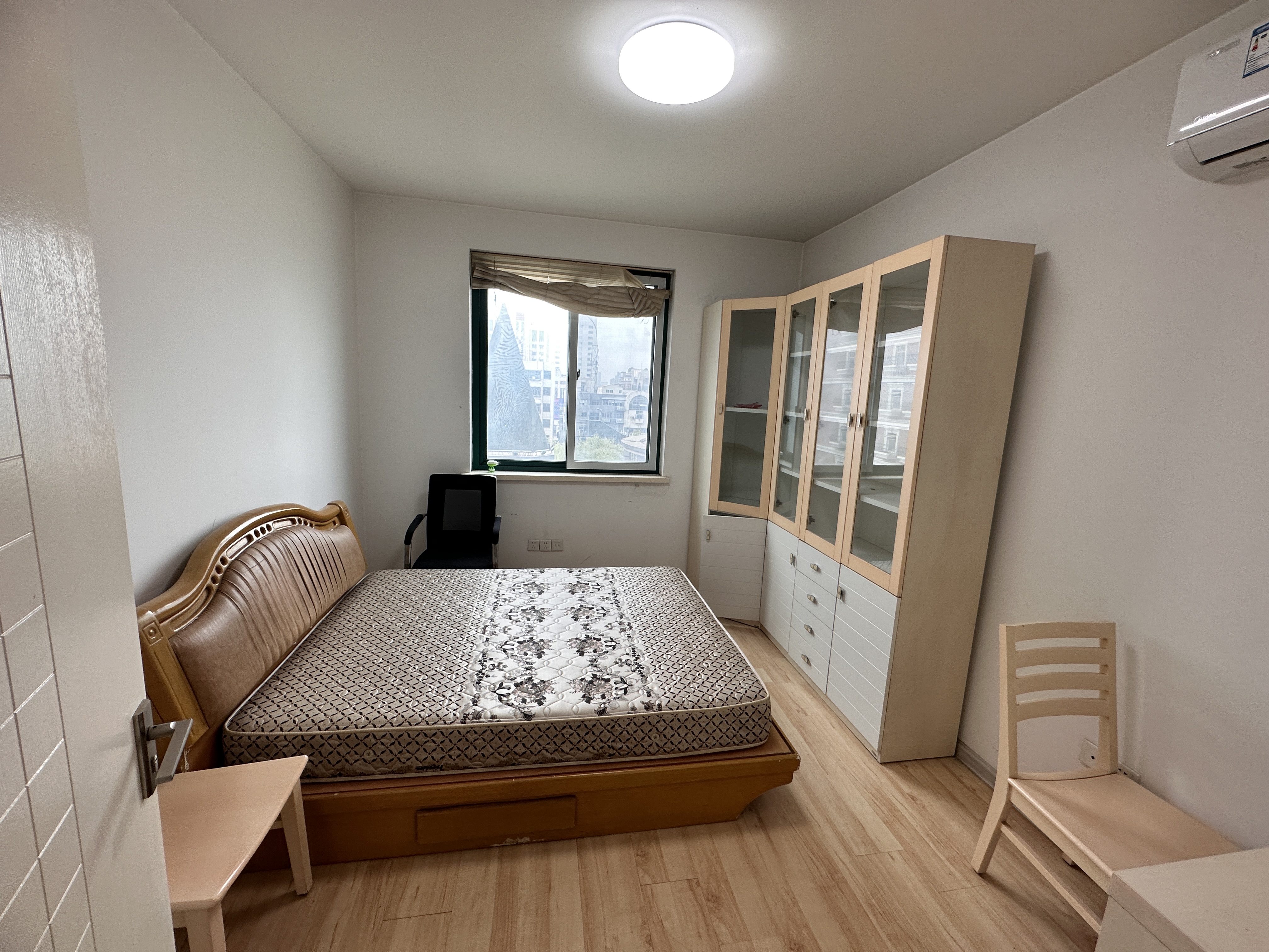 名都广场 3室2厅2卫 205m&sup2;