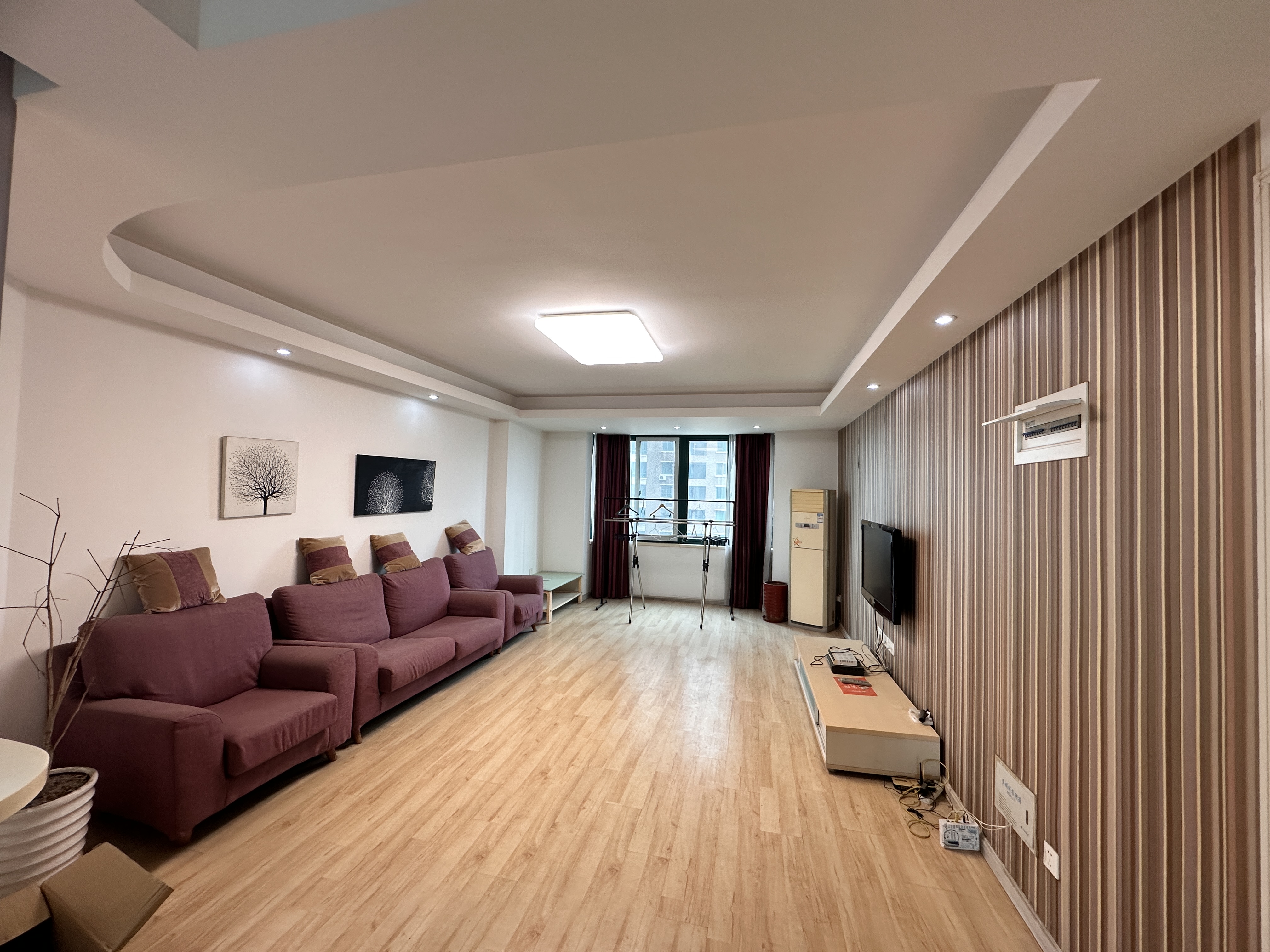 名都广场 3室2厅2卫 205m²