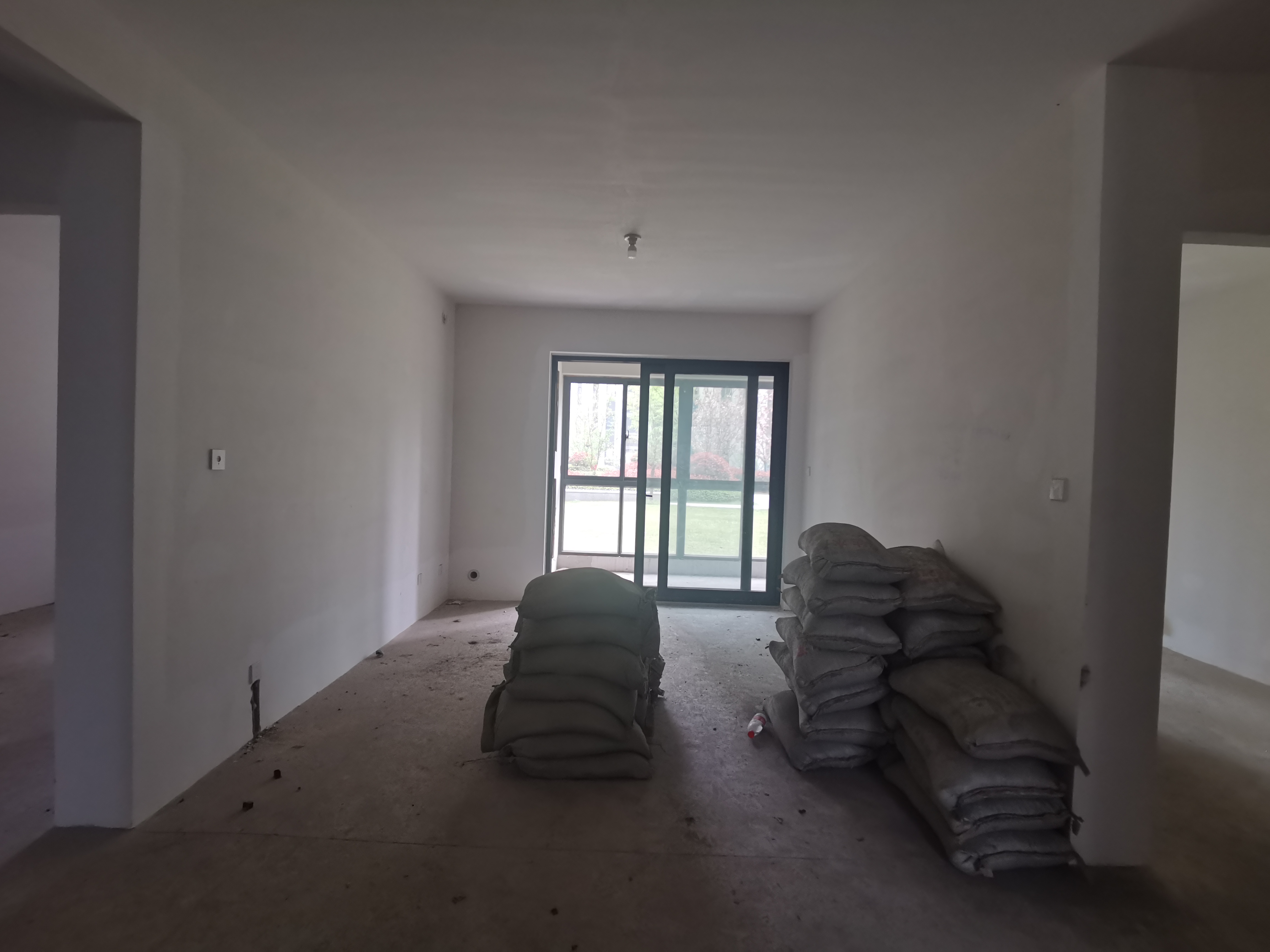 东时区 3室2厅2卫 100m²