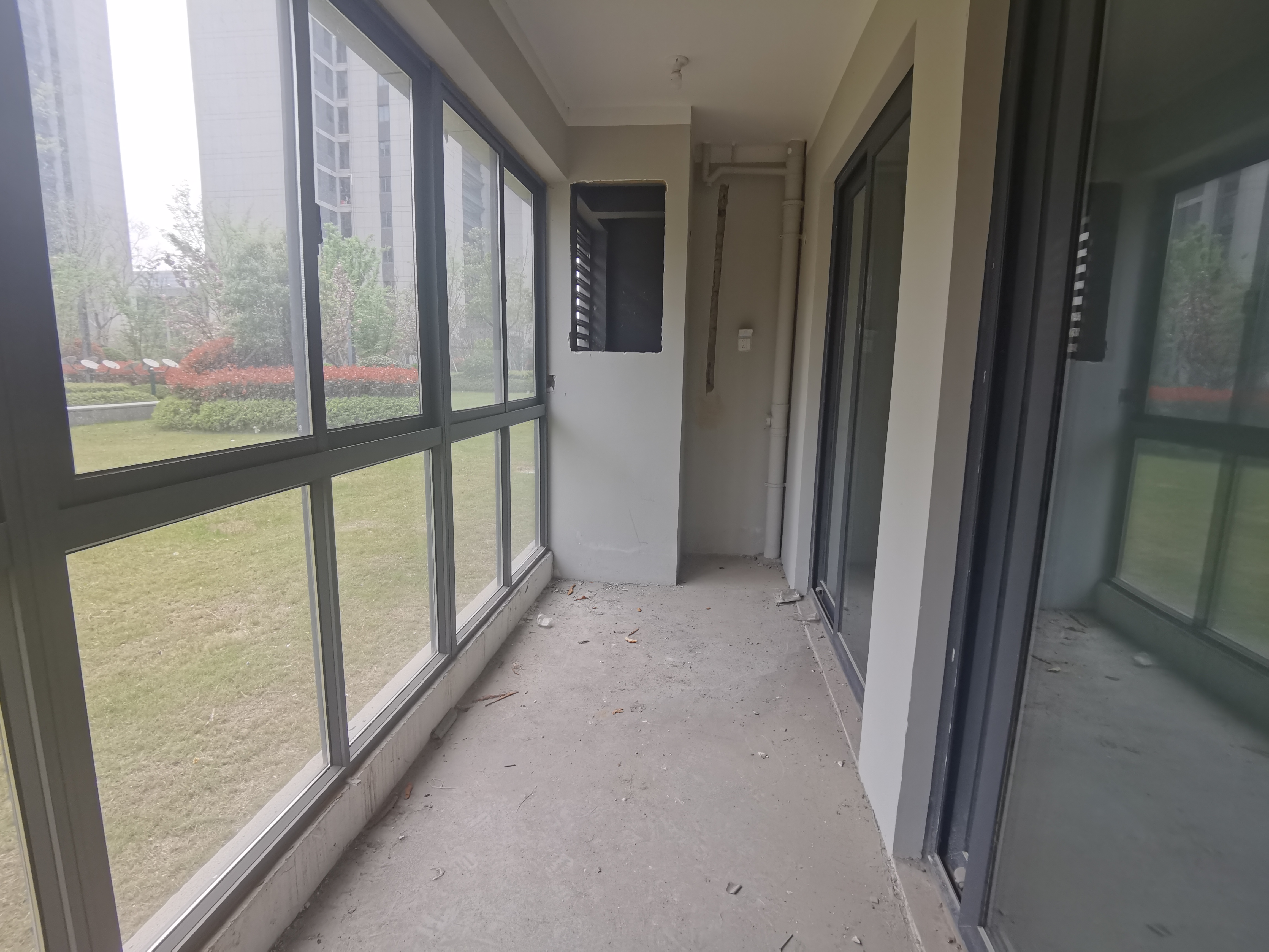 东时区 3室2厅1卫 100m&sup2;