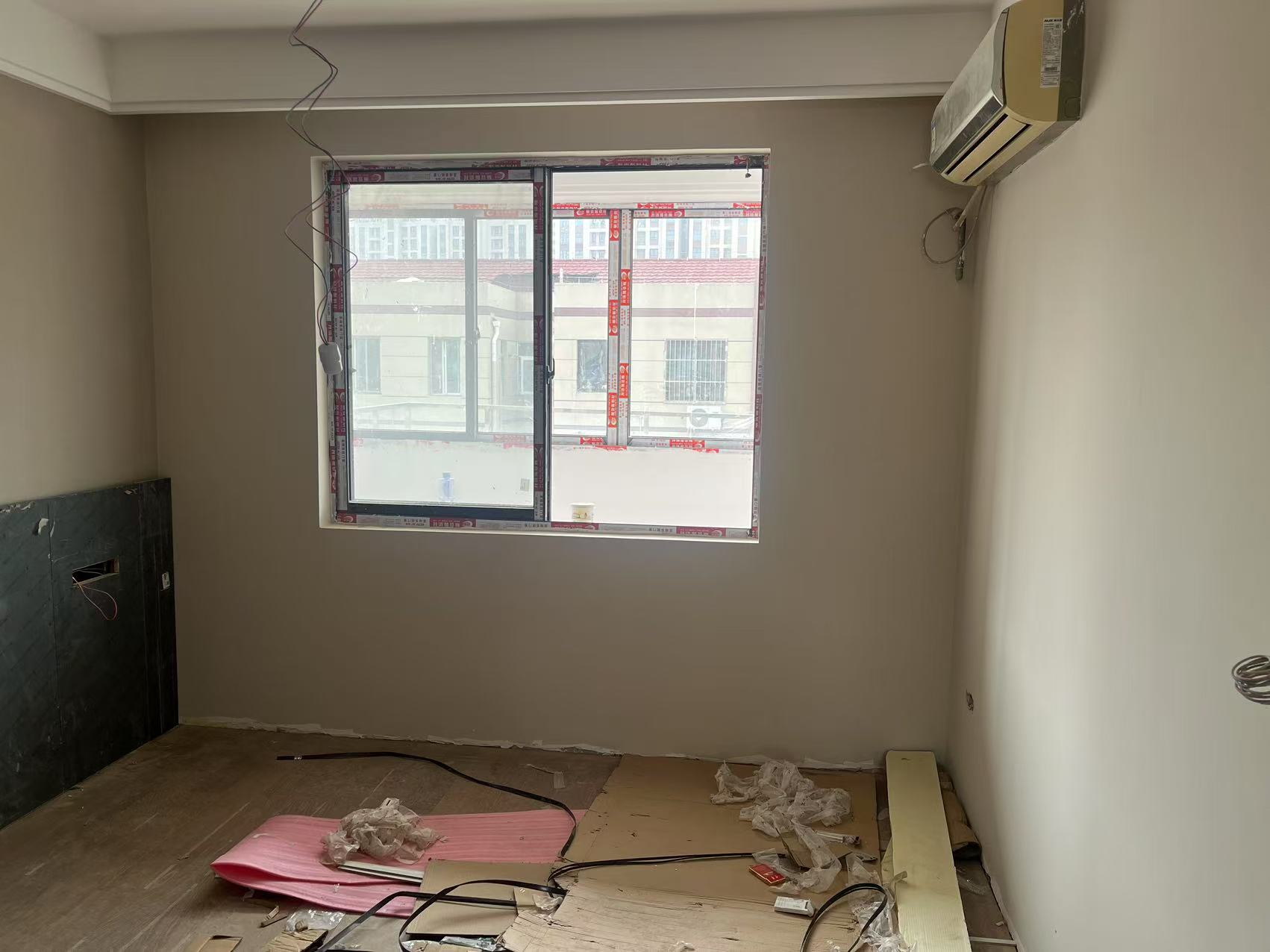 鸿运城市花苑 3室1厅1卫 121m&sup2;