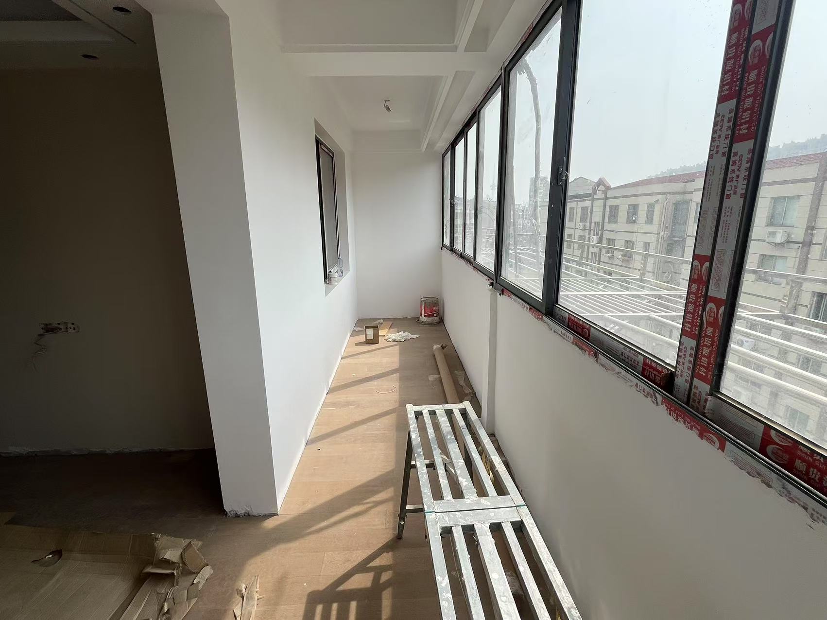 鸿运城市花苑 3室1厅1卫 121m&sup2;