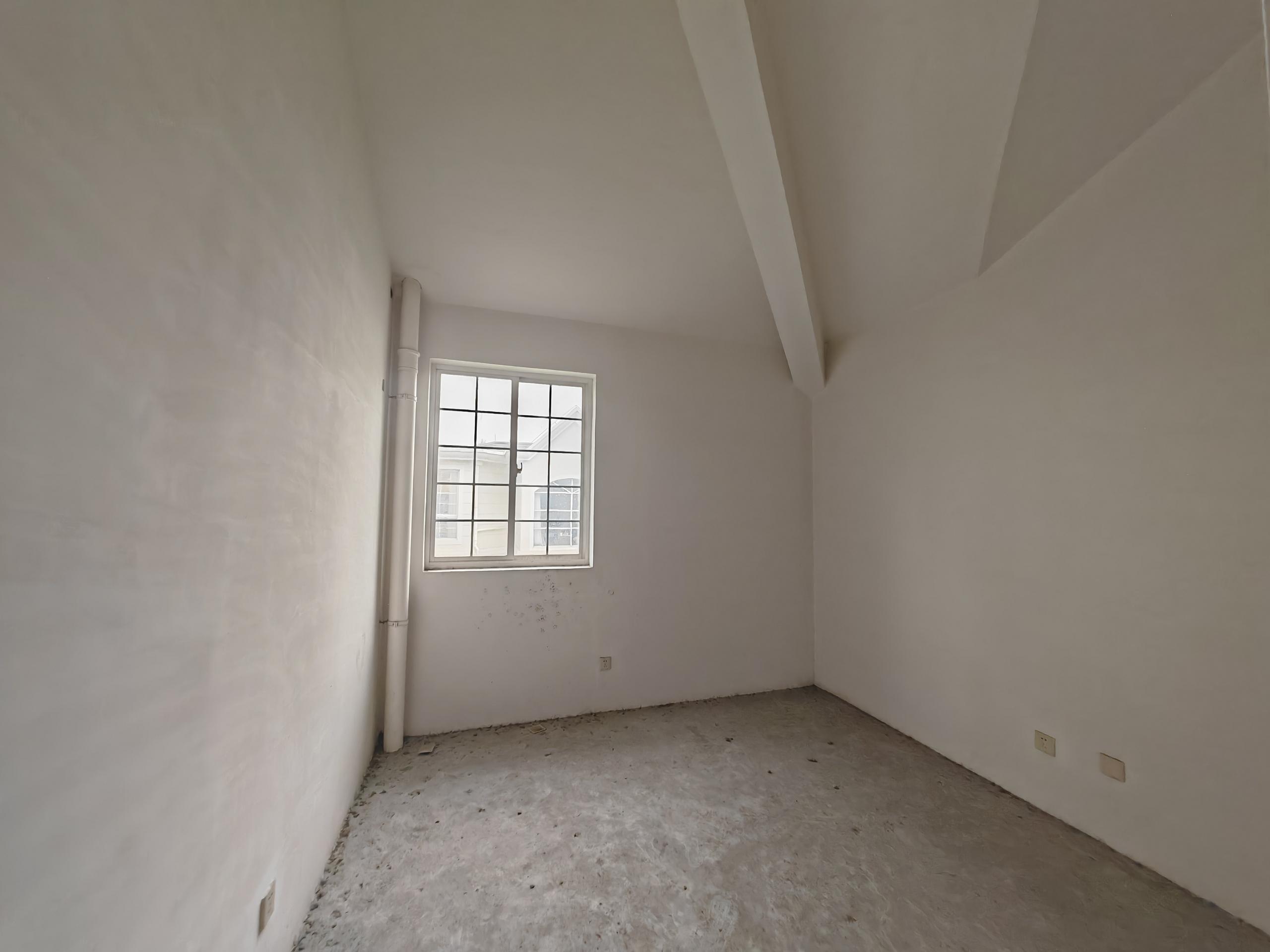东郊庄园 6室2厅3卫 490.66m&sup2;