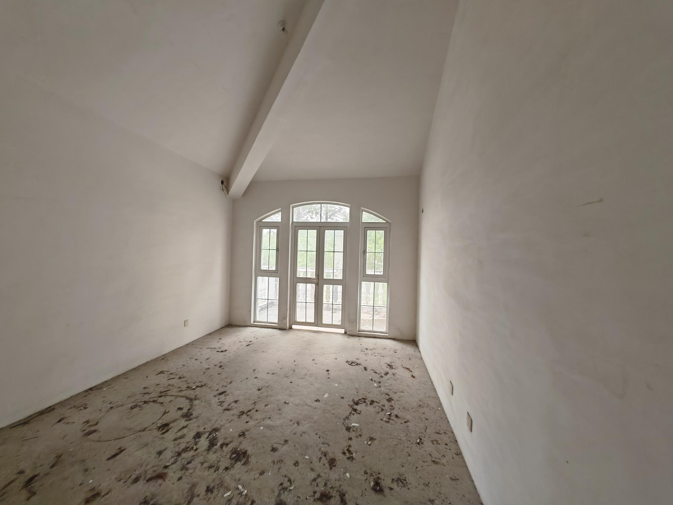 东郊庄园 6室2厅3卫 490.66m&sup2;