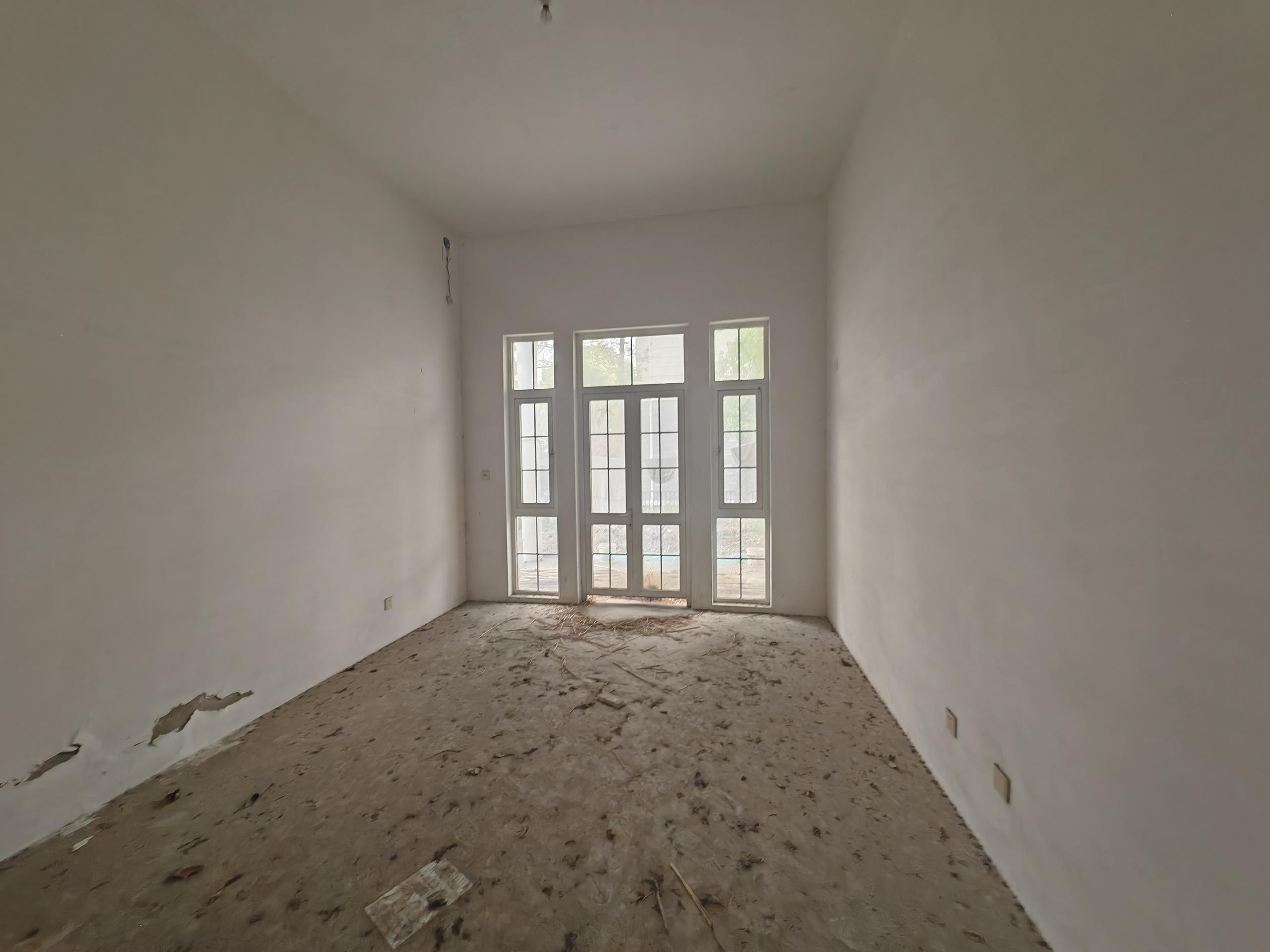 东郊庄园 6室2厅3卫 490.66m&sup2;