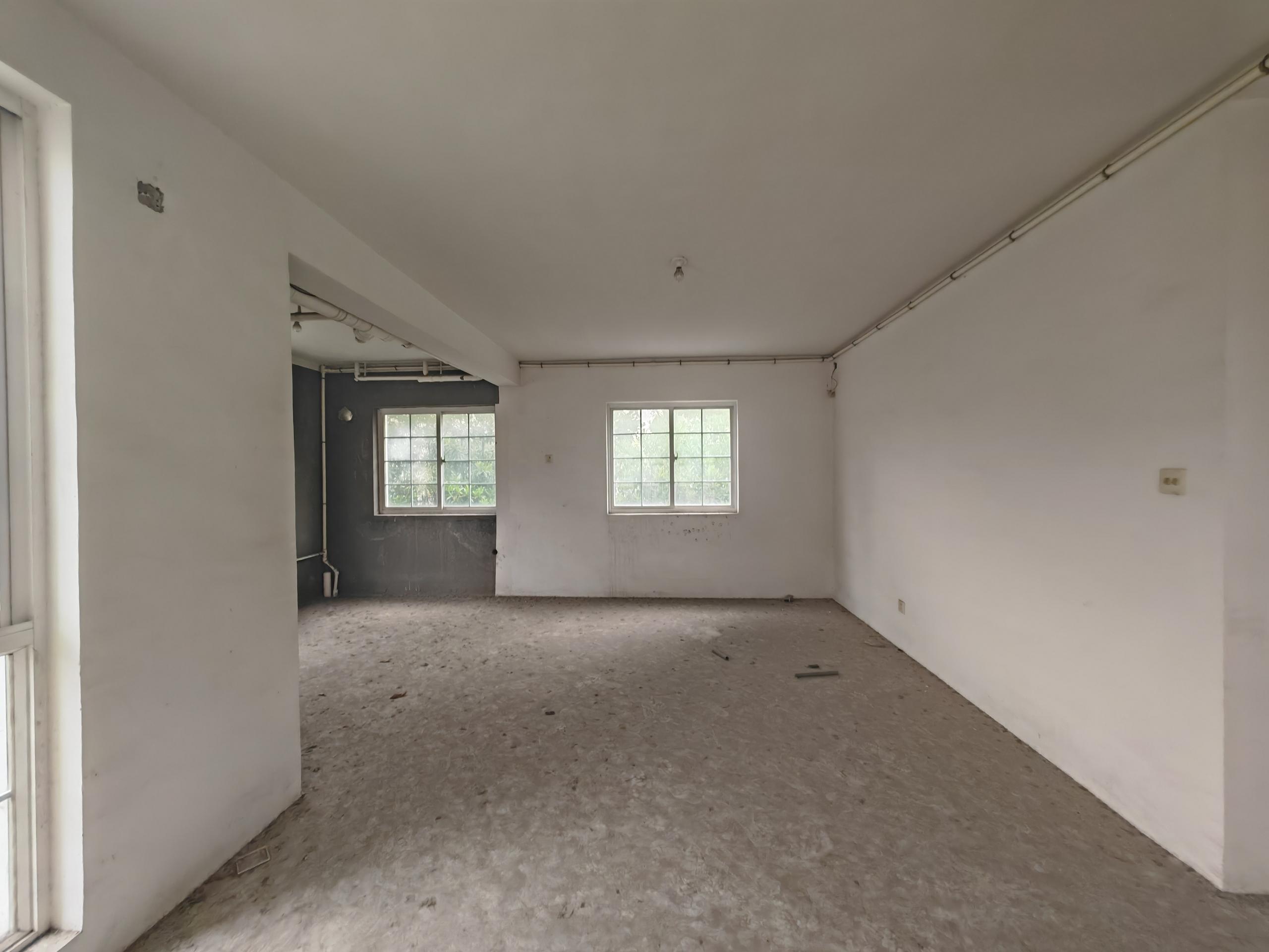 东郊庄园 6室2厅3卫 490.66m&sup2;