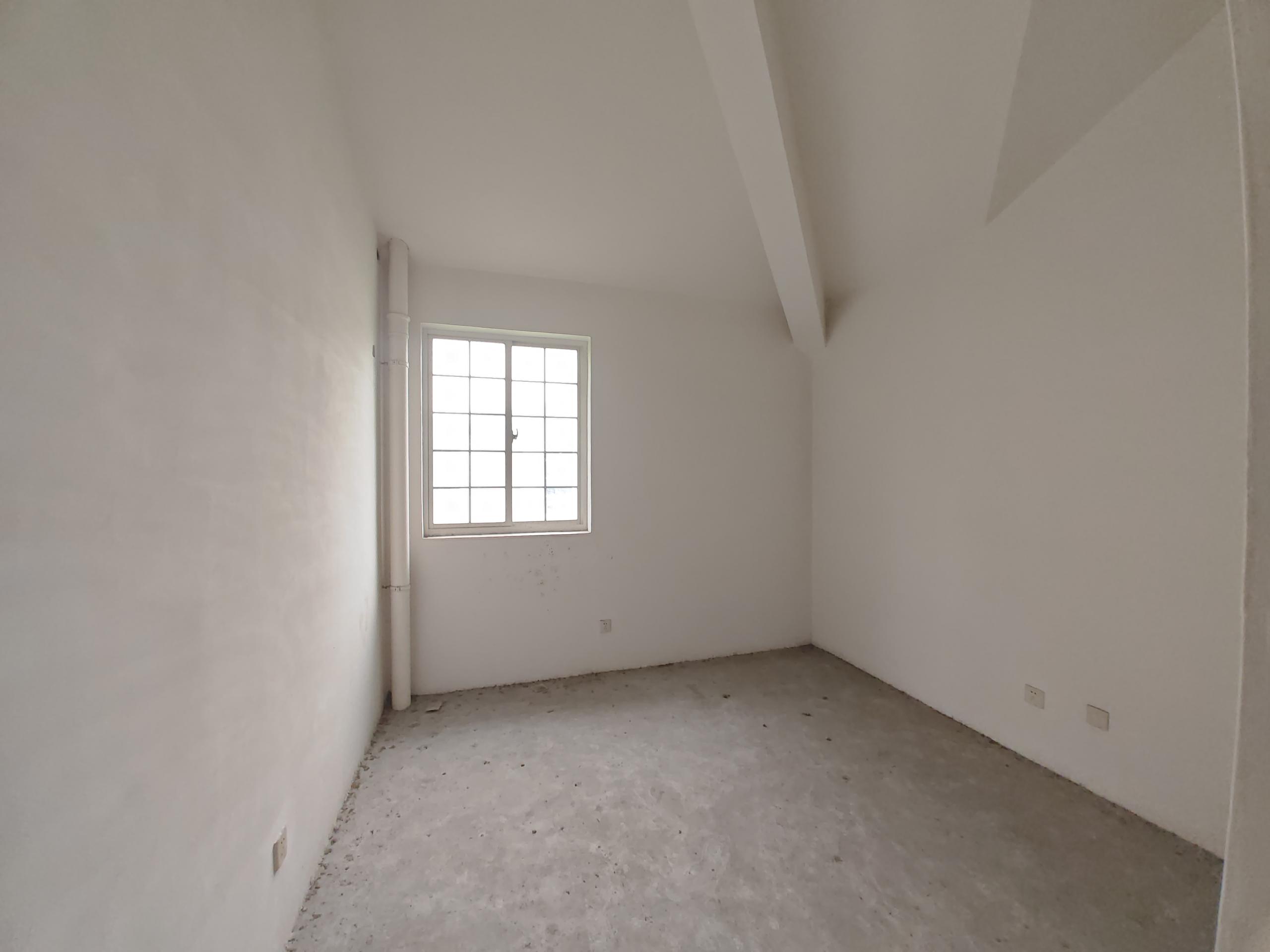 东郊庄园 6室2厅3卫 490.66m&sup2;