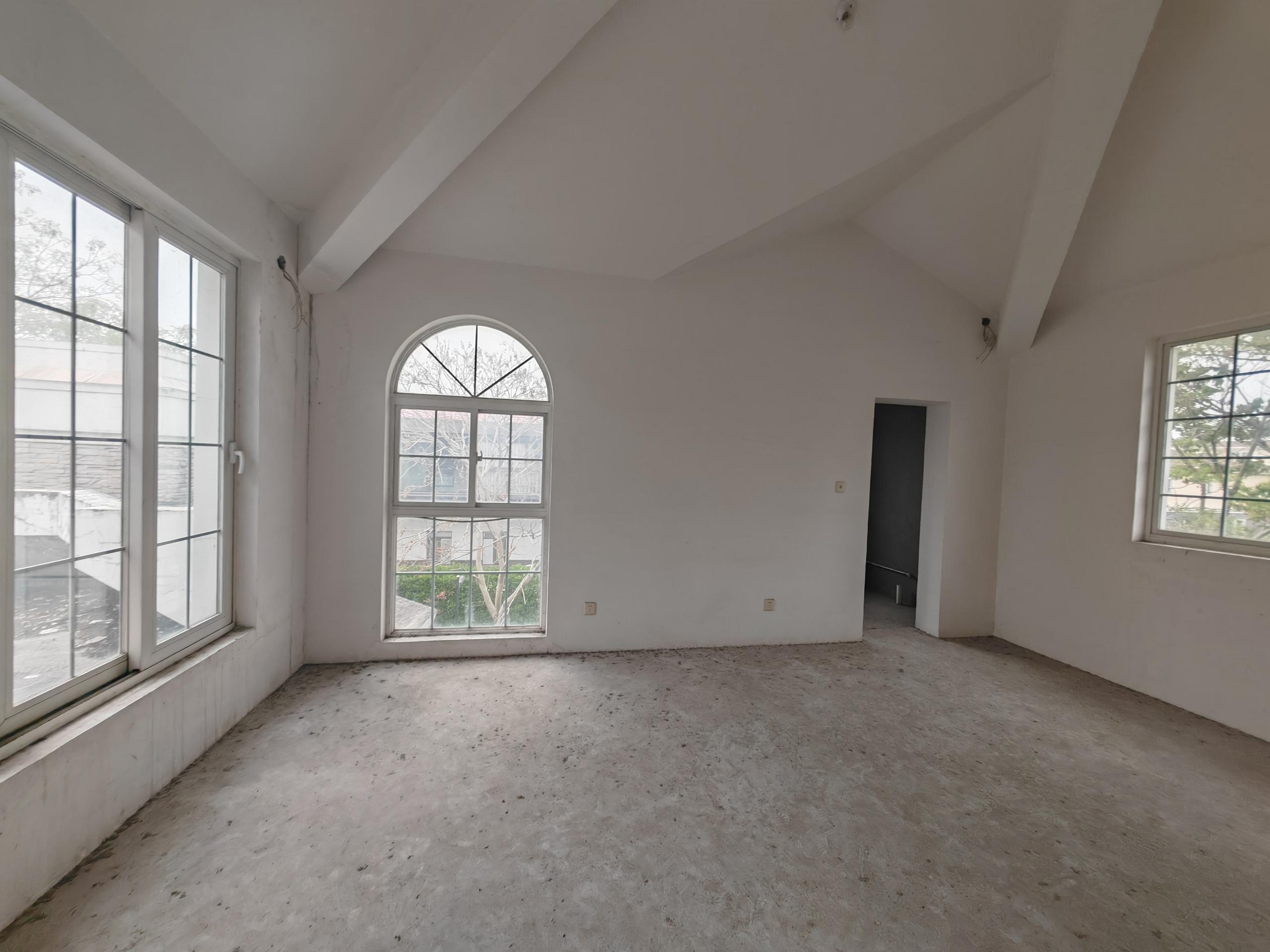东郊庄园 6室2厅3卫 490.66m&sup2;