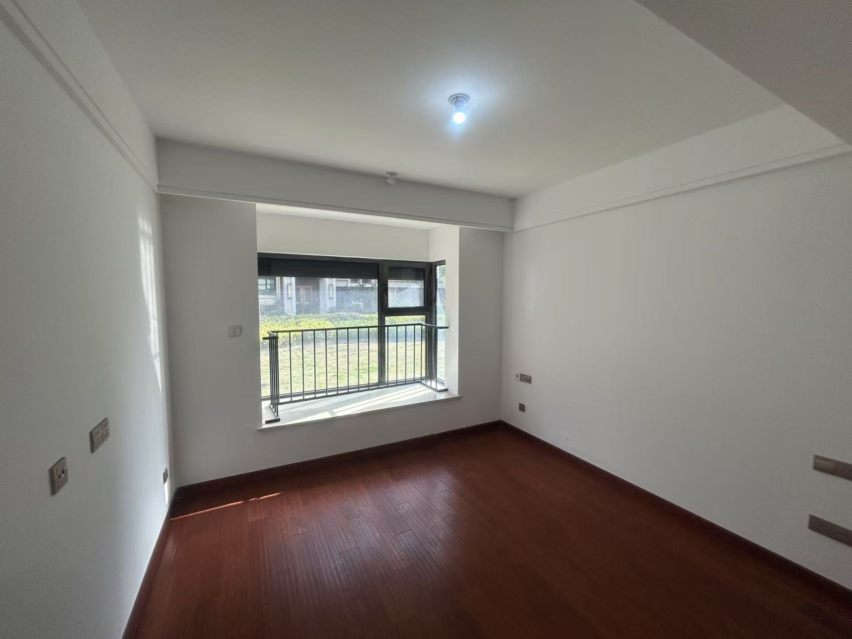 林肯公园 3室2厅2卫 123m&sup2;
