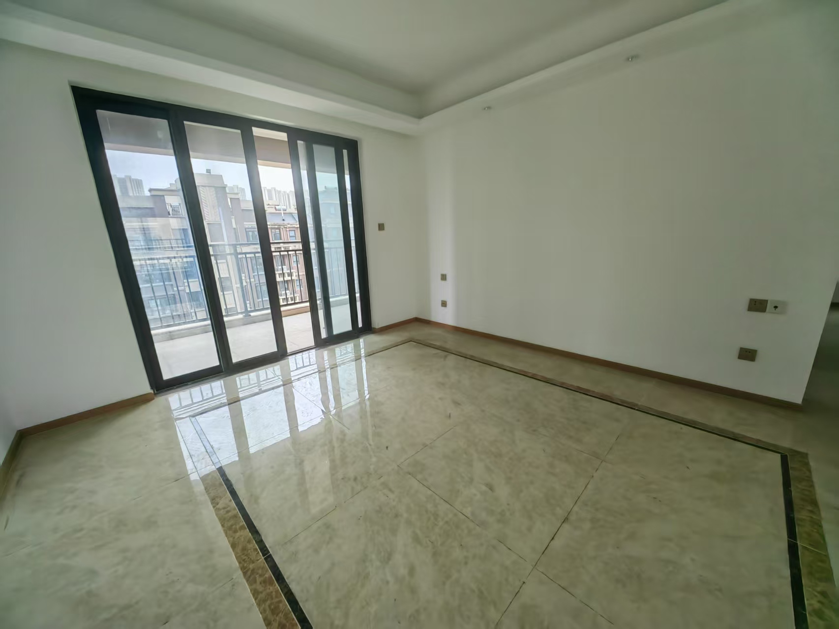 林肯公园 4室2厅2卫 123.68m&sup2;
