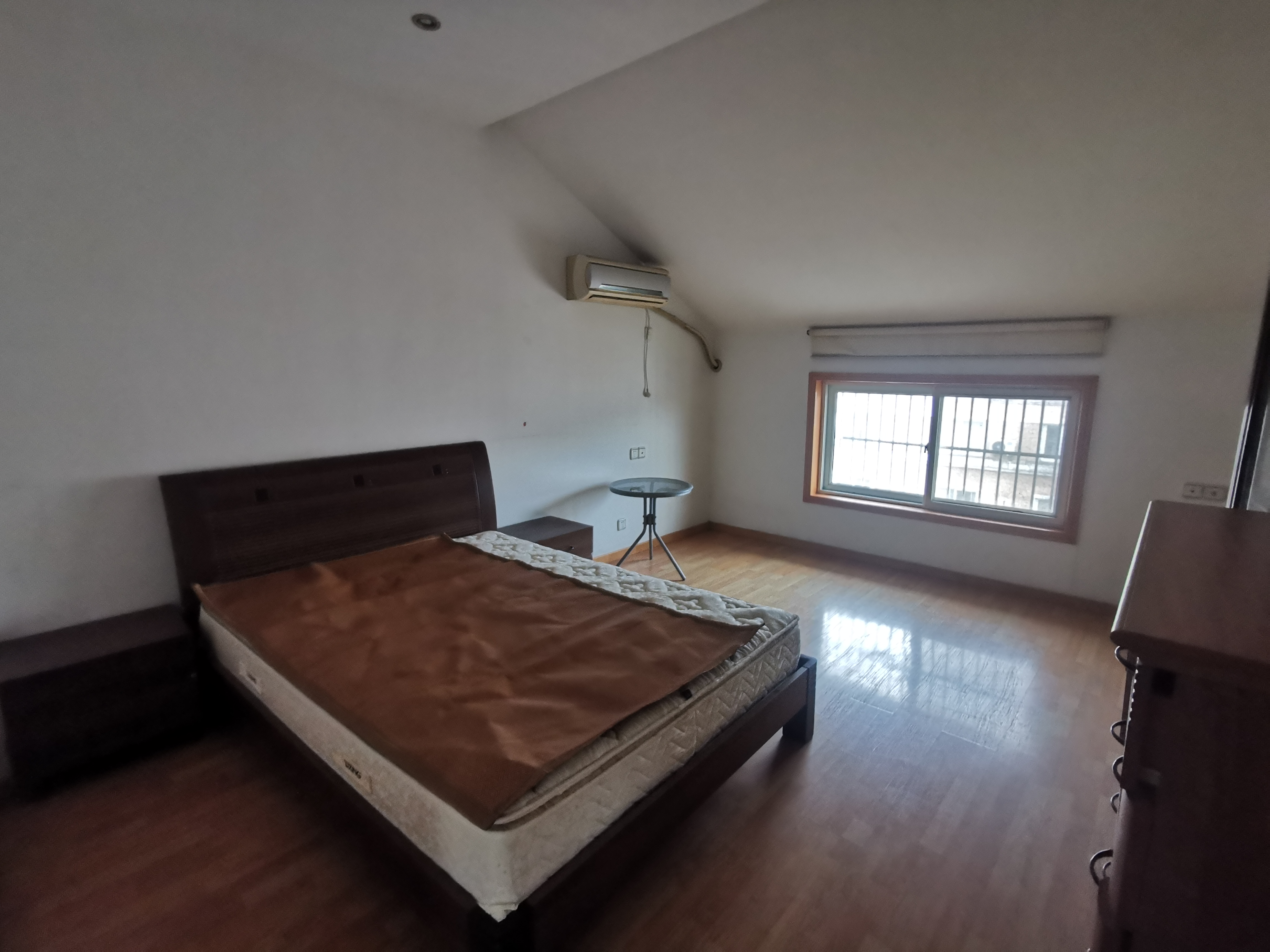 东昇花园 5室2厅3卫 230.00m&sup2;
