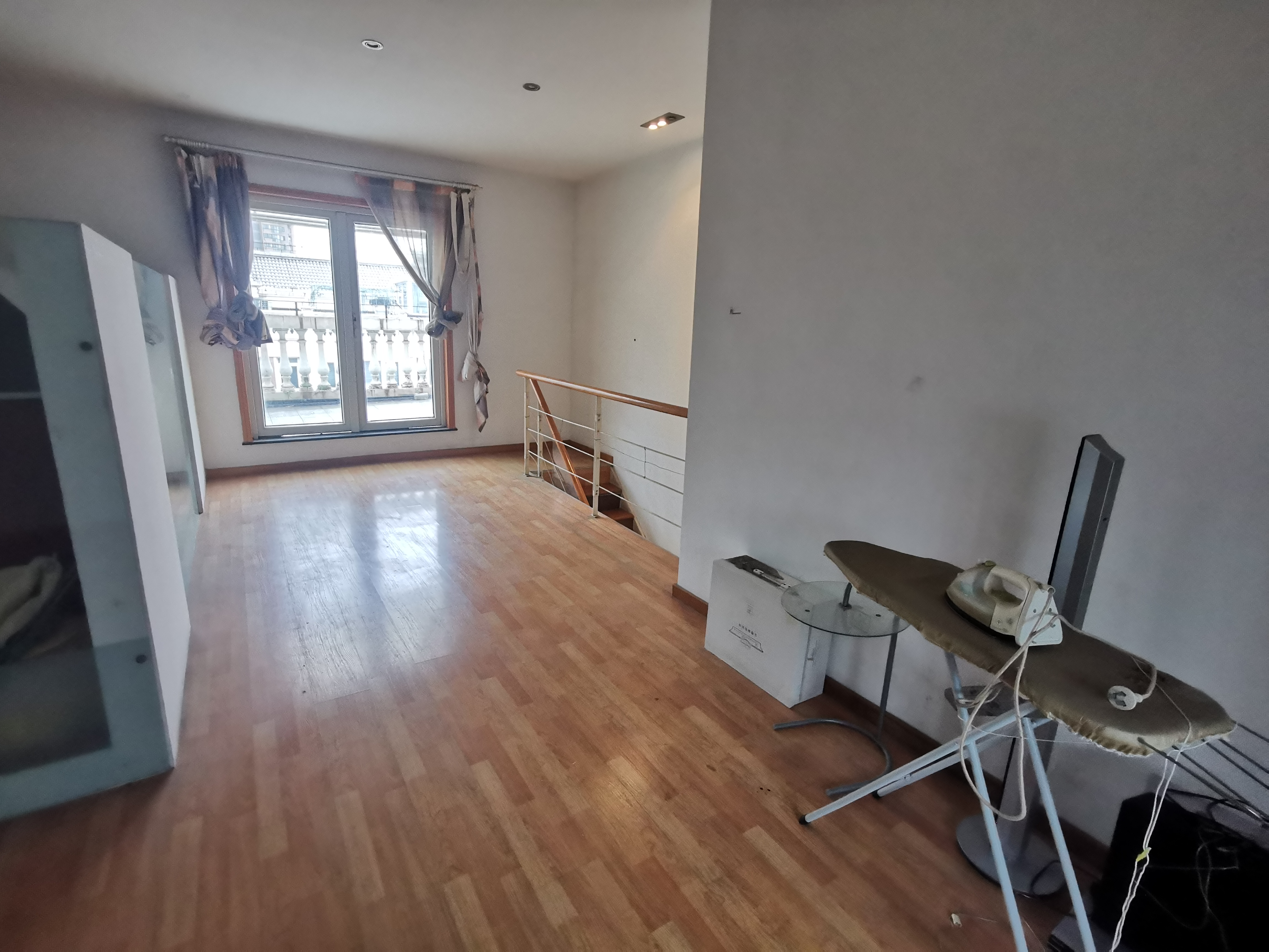 东昇花园 5室2厅3卫 230.00m&sup2;