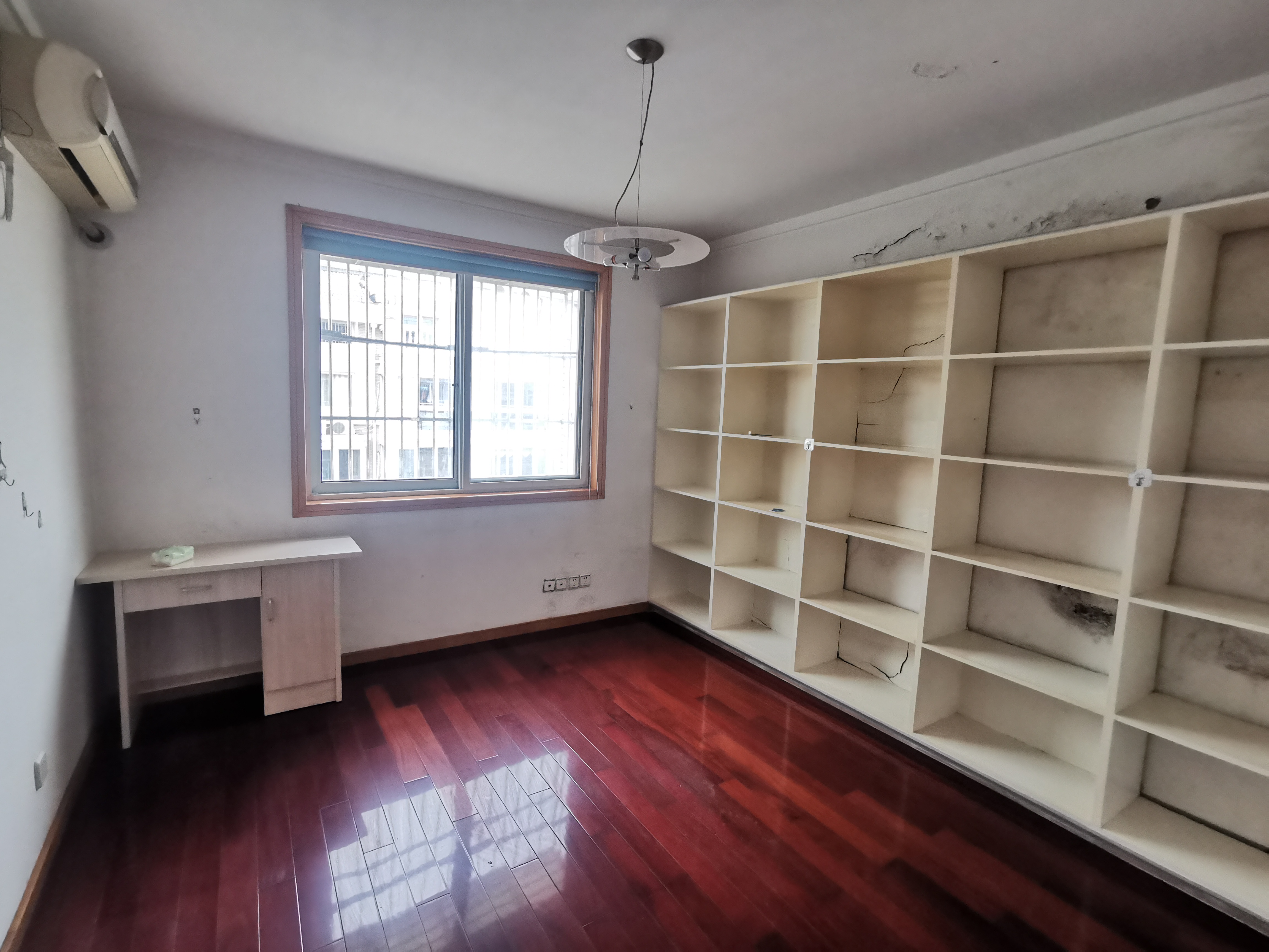 东昇花园 5室2厅3卫 230.00m&sup2;
