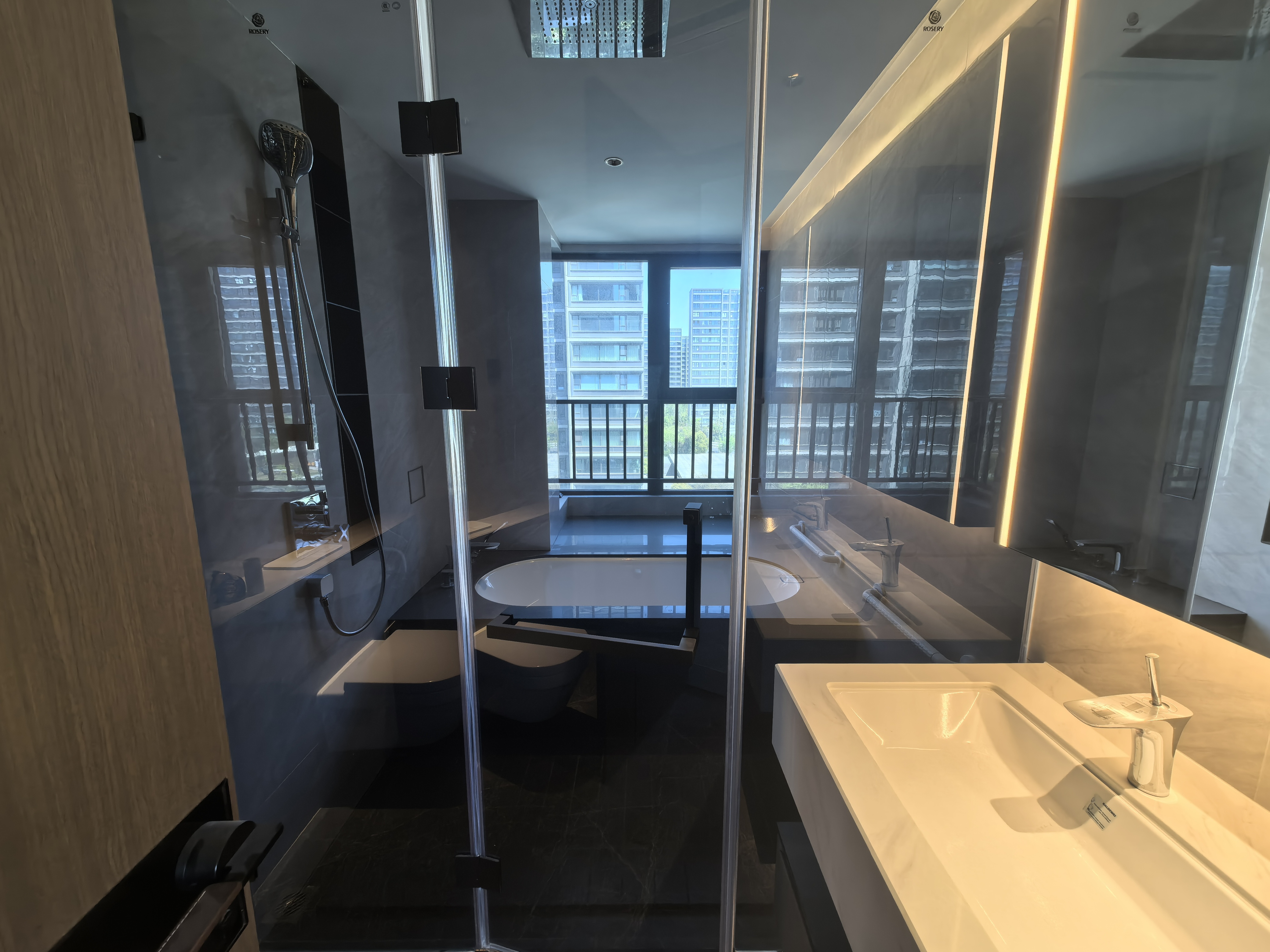 滨江玺 3室2厅3卫 190.00m&sup2;