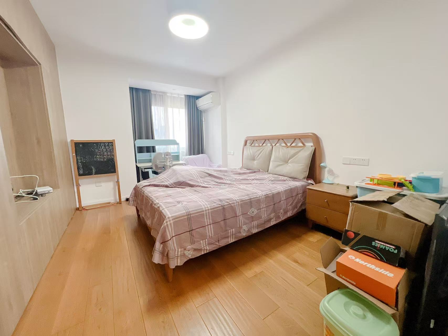 陆洪小镇街区 3室2厅2卫 118m&sup2;