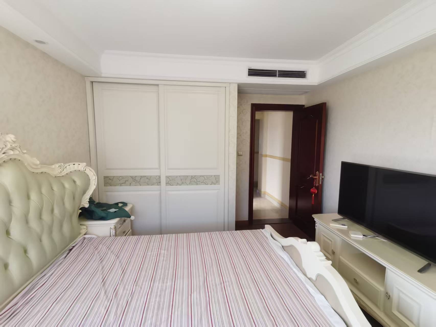 优山美地花园南区 3室2厅2卫 140m&sup2;