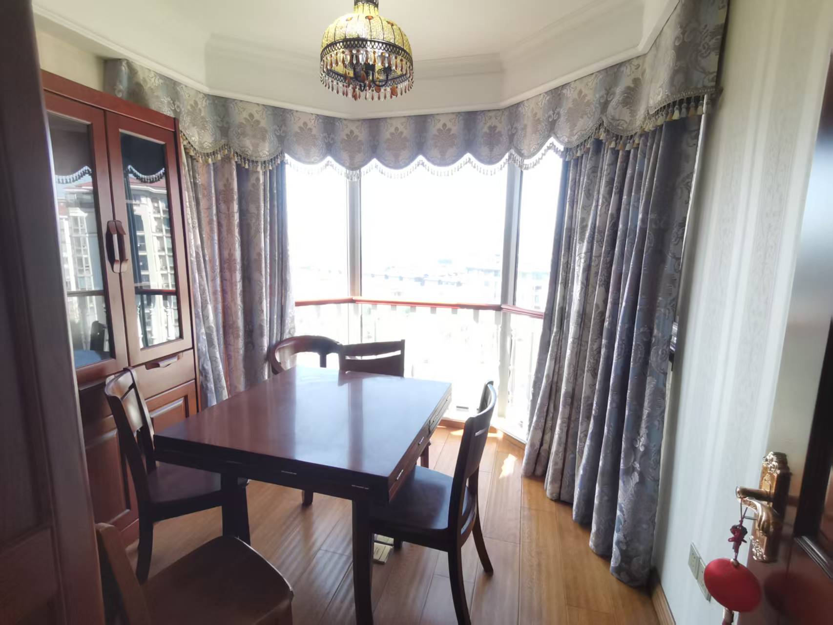 优山美地花园南区 3室2厅2卫 140m&sup2;