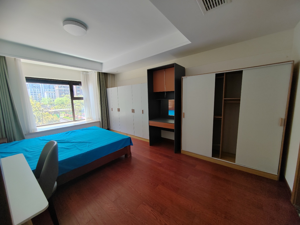 林肯公园 4室2厅1卫 144m&sup2;