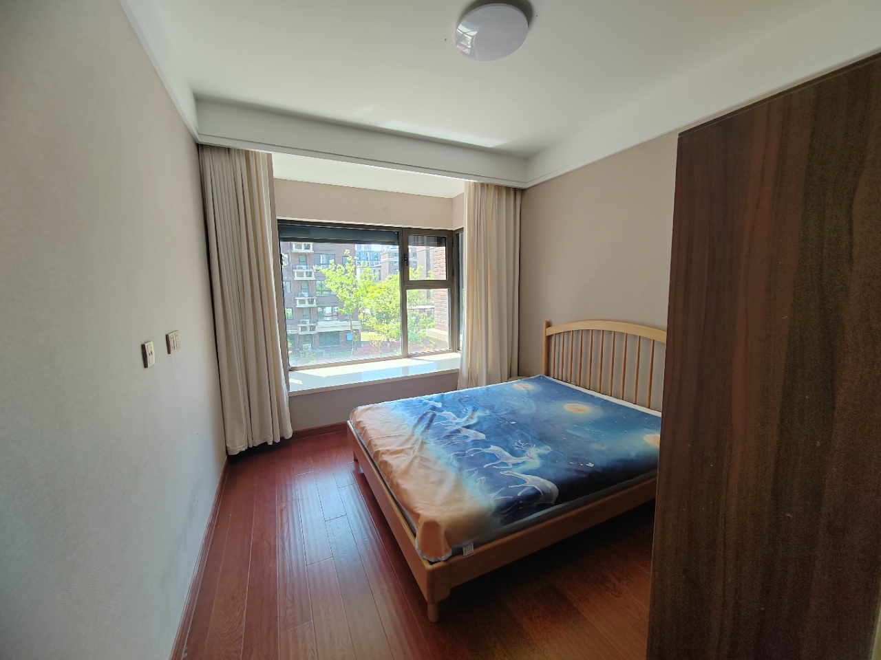 林肯公园 4室2厅1卫 144m&sup2;