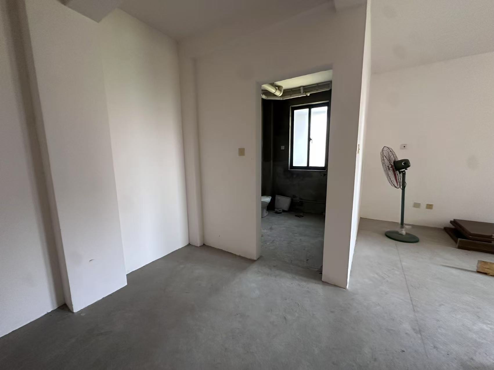 中港城世家 4室2厅2卫 173m&sup2;
