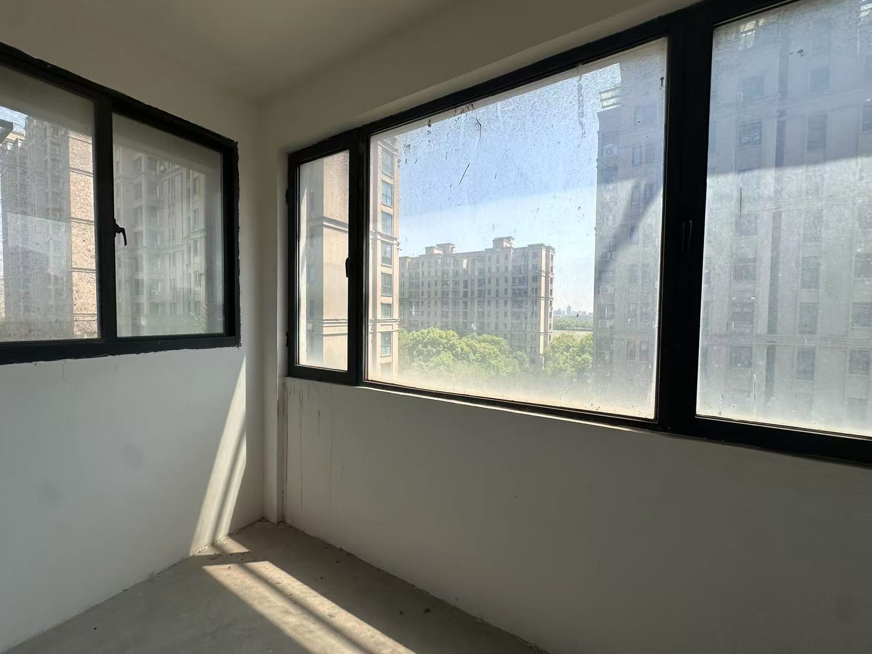 中港城世家 4室2厅2卫 173m&sup2;