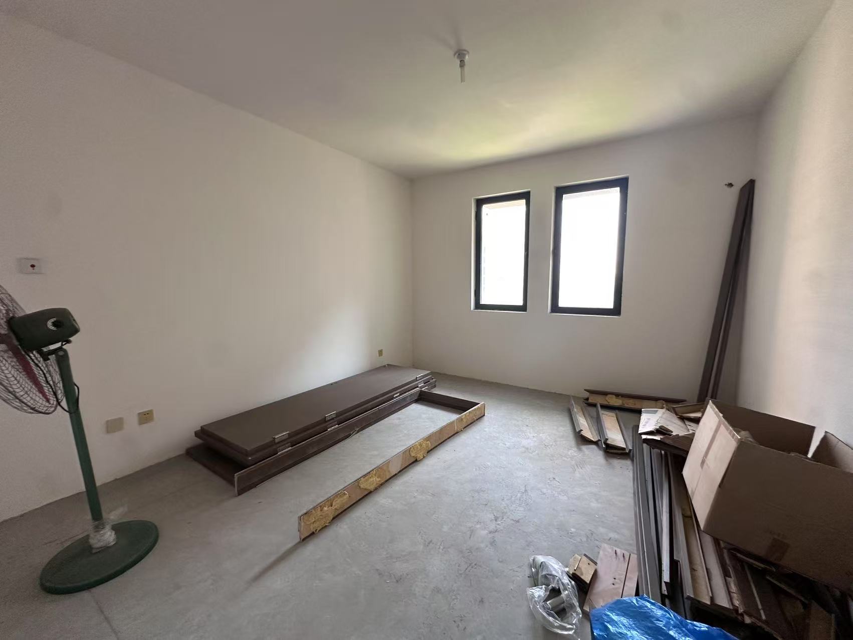 中港城世家 4室2厅2卫 173m&sup2;
