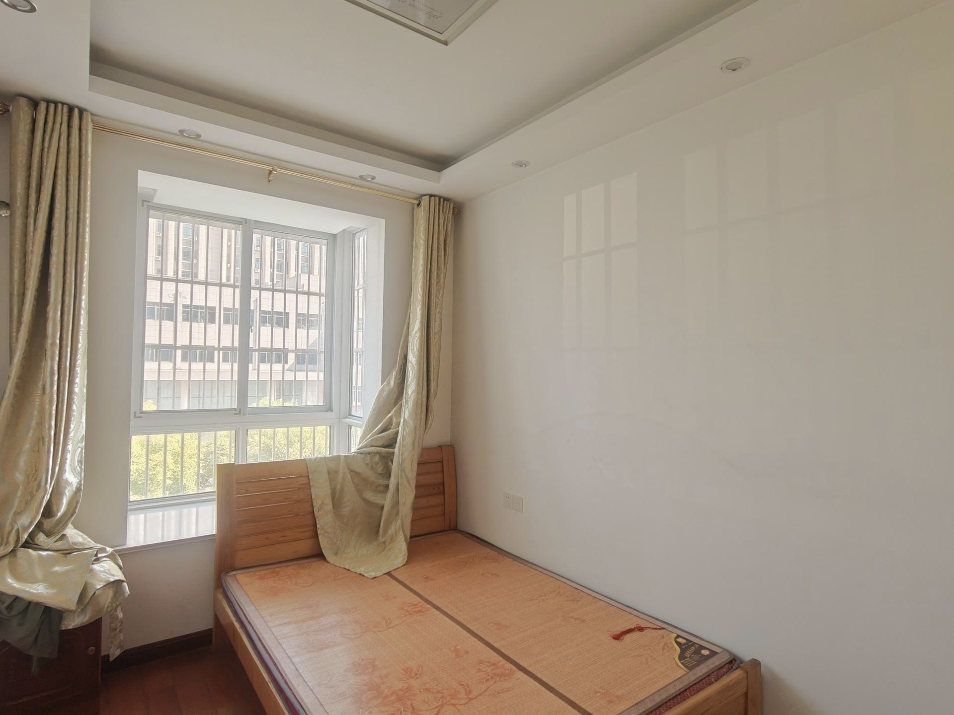 天晖苑 3室2厅2卫 133m&sup2;