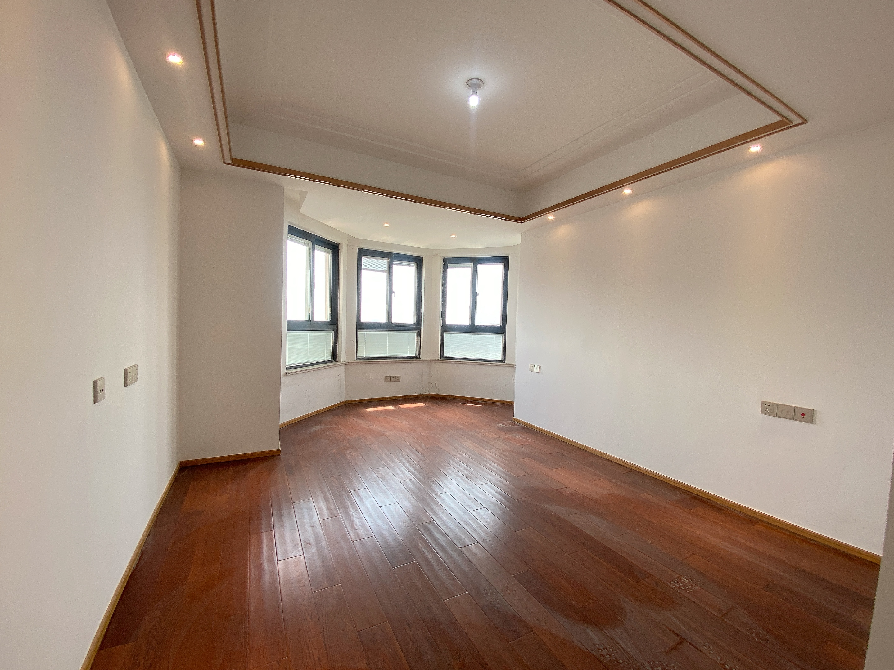 中南世纪花城三期 3室2厅2卫 137.00m&sup2;