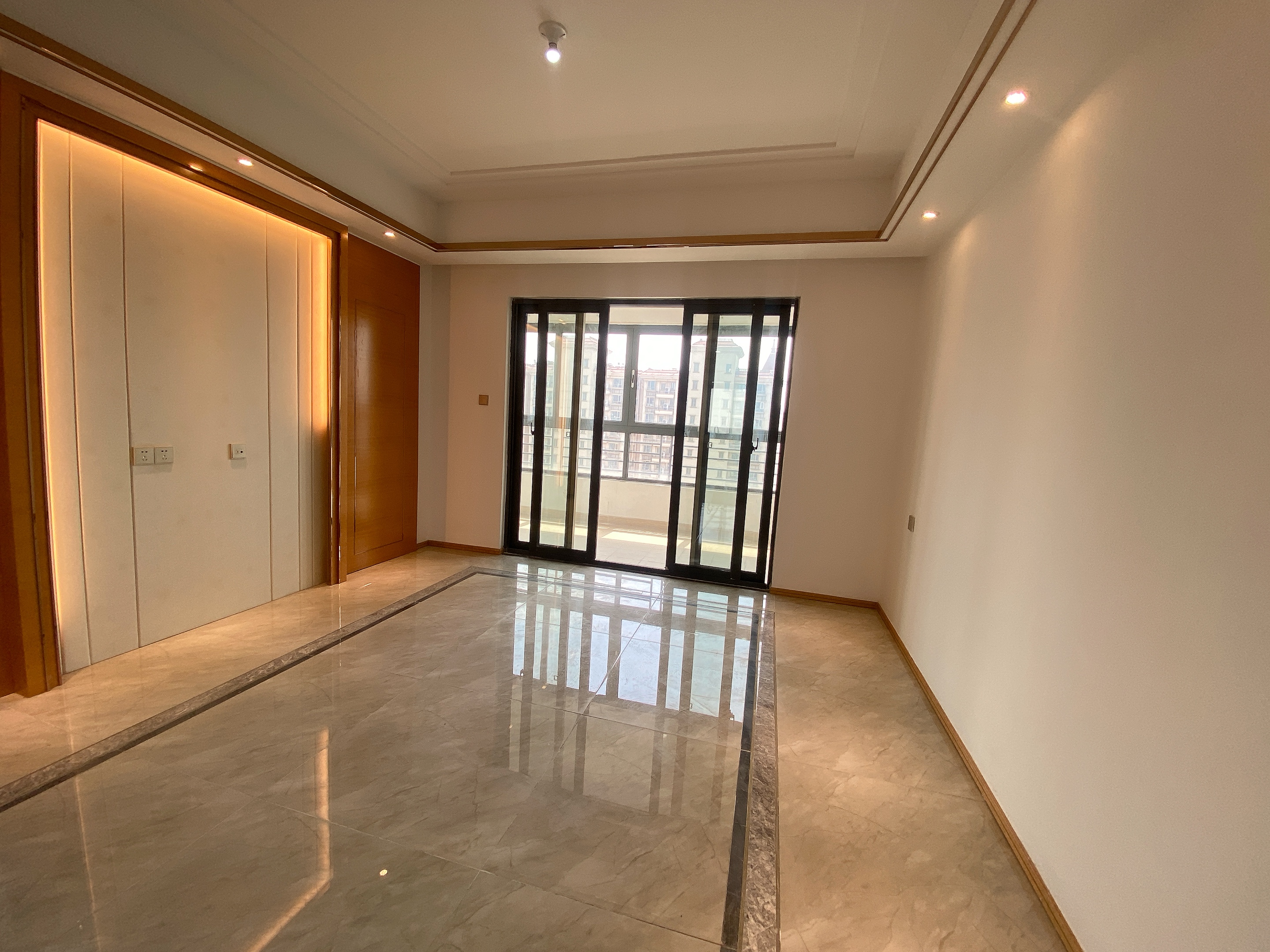 中南世纪花城三期 3室2厅2卫 137.00m&sup2;