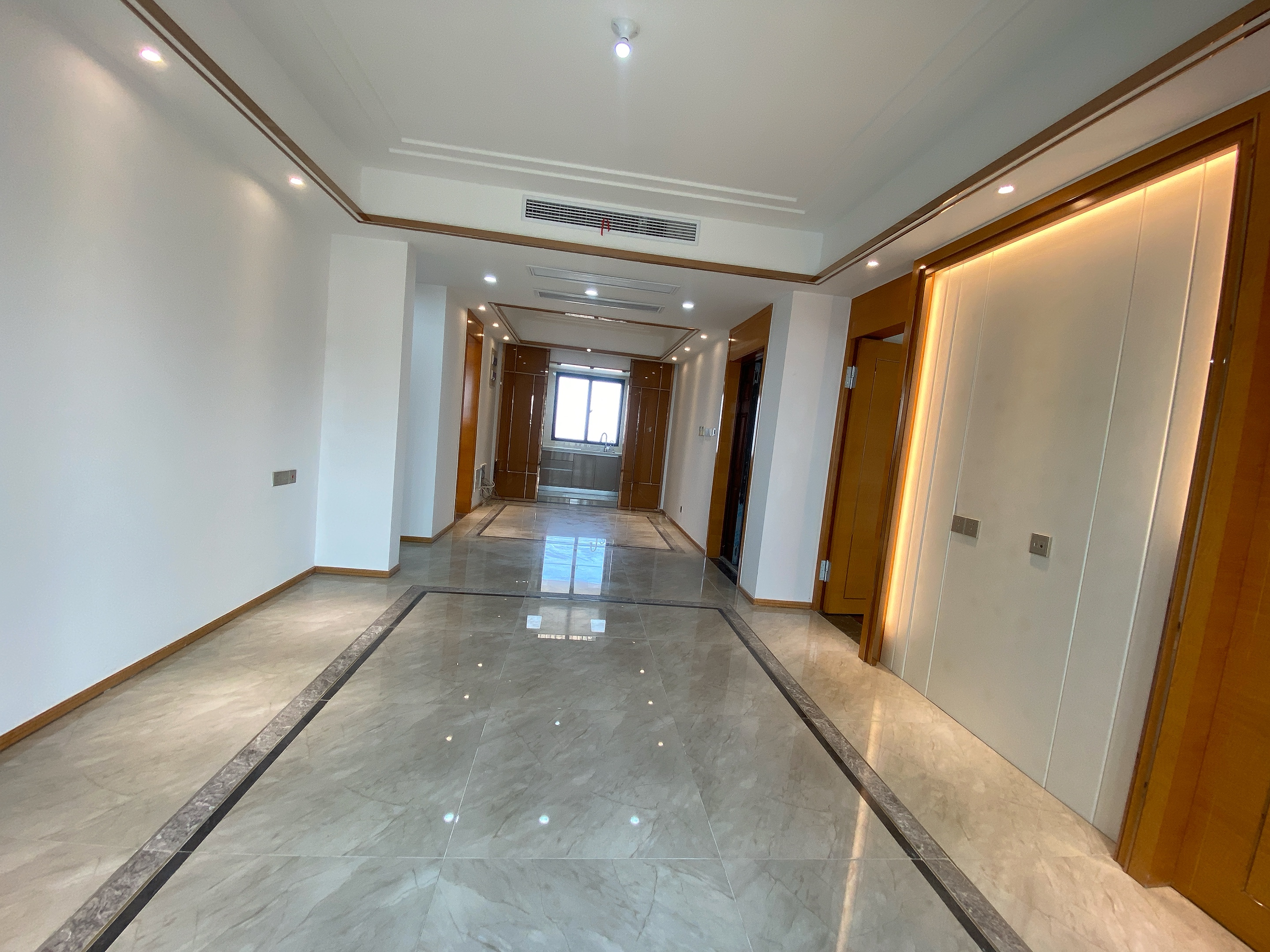 中南世纪花城三期 3室2厅2卫 137.00m&sup2;