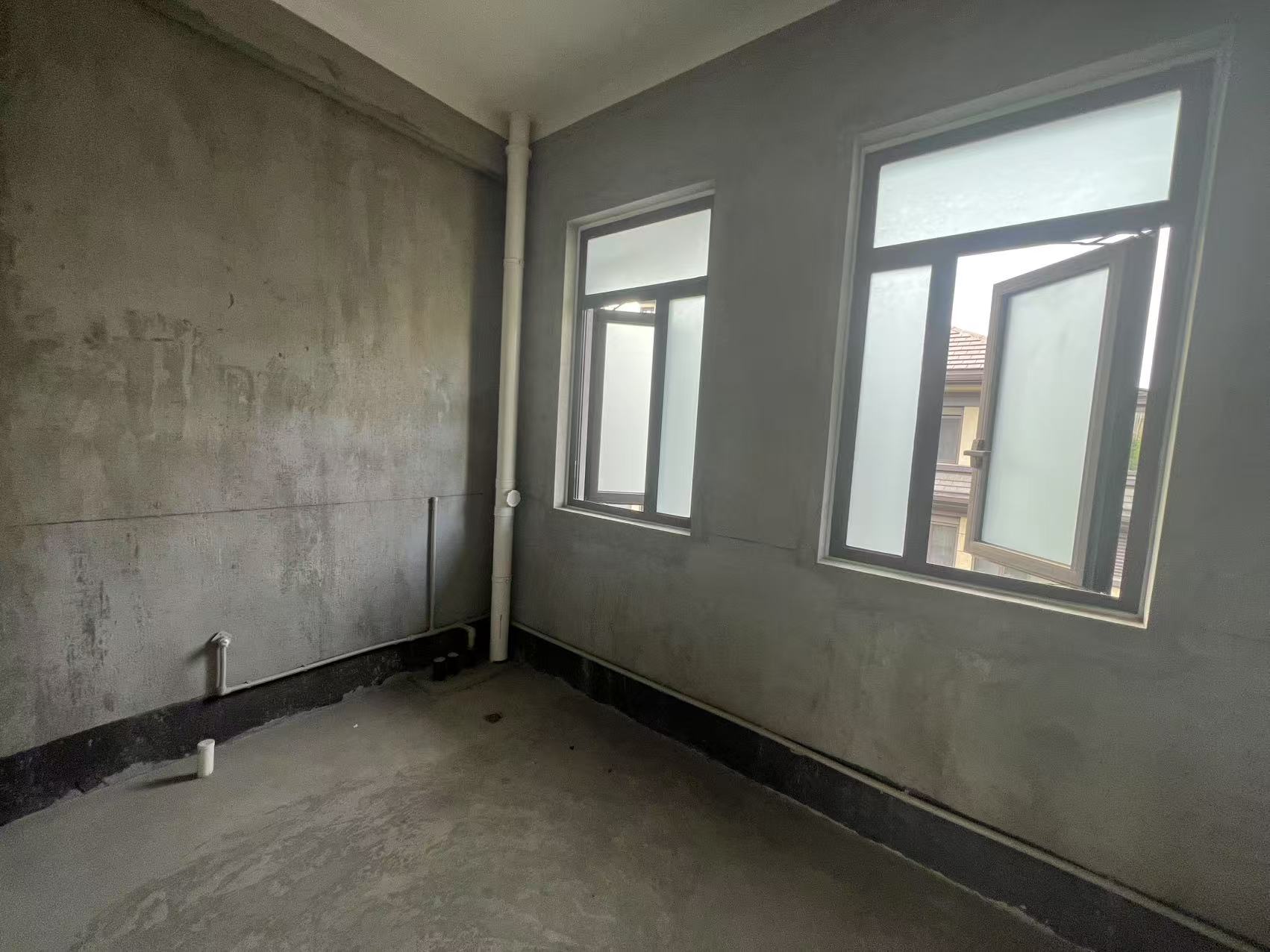 万濠山庄 4室2厅2卫 272.00m&sup2;