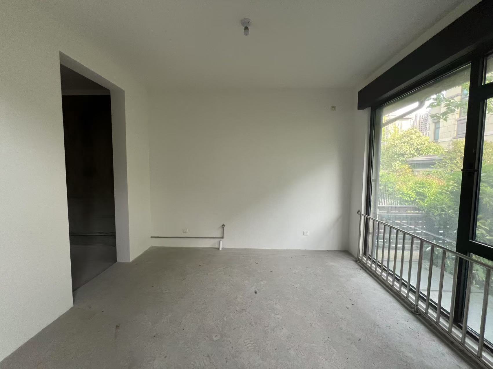 万濠山庄 4室2厅2卫 272m²